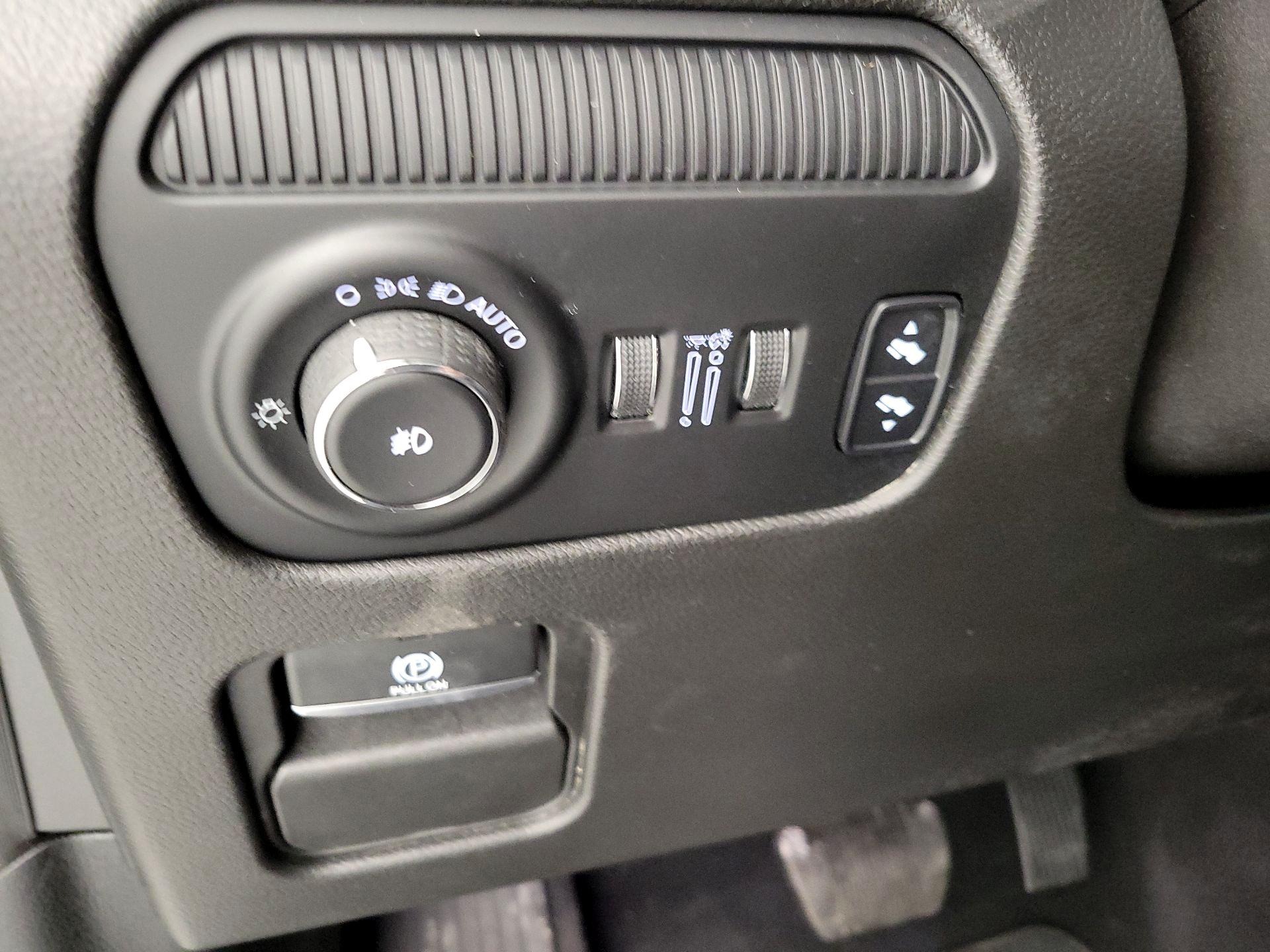 Thumbnail: 2022 Jeep Wagoneer - 13