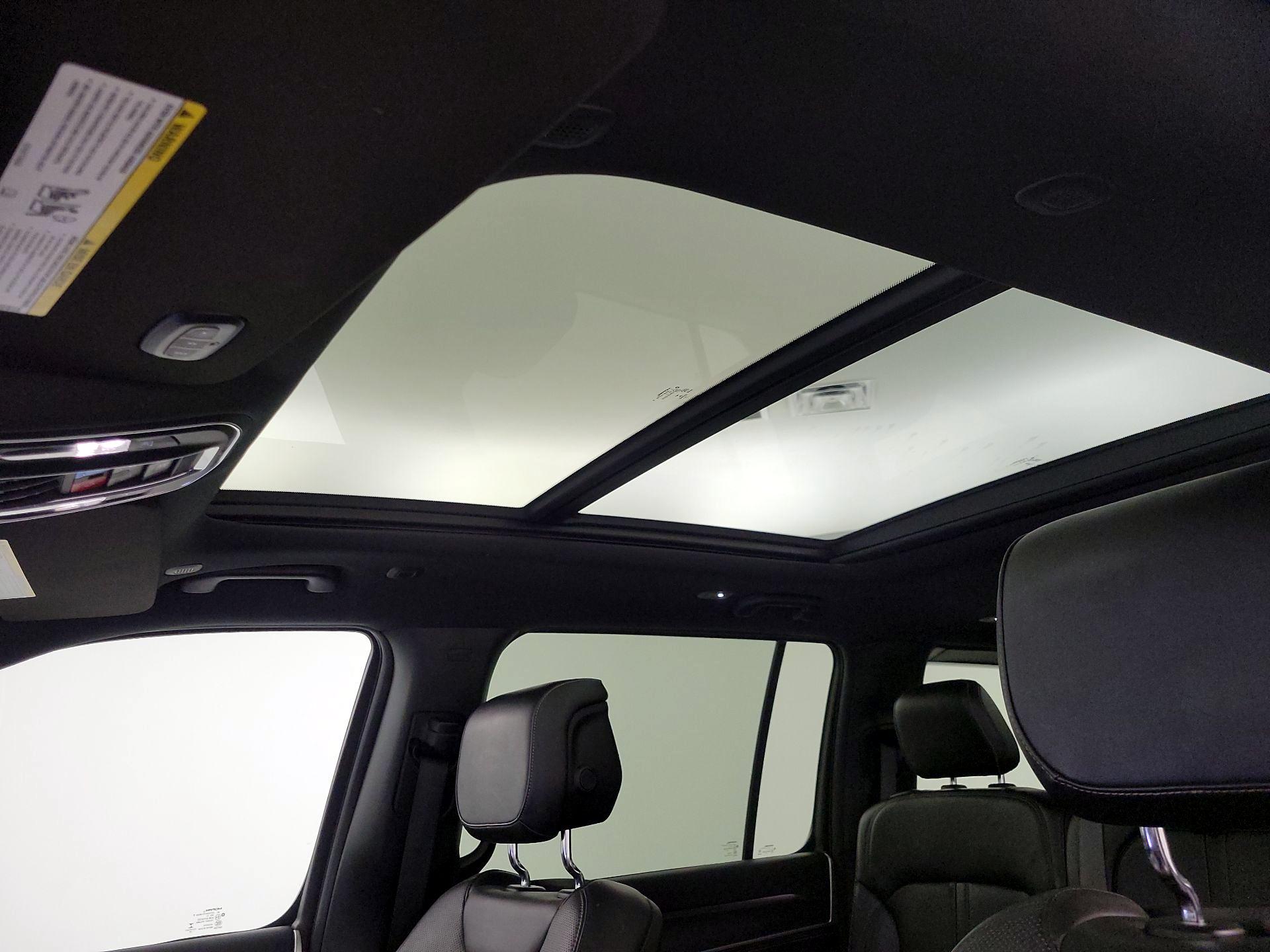 Thumbnail: 2022 Jeep Wagoneer - 20