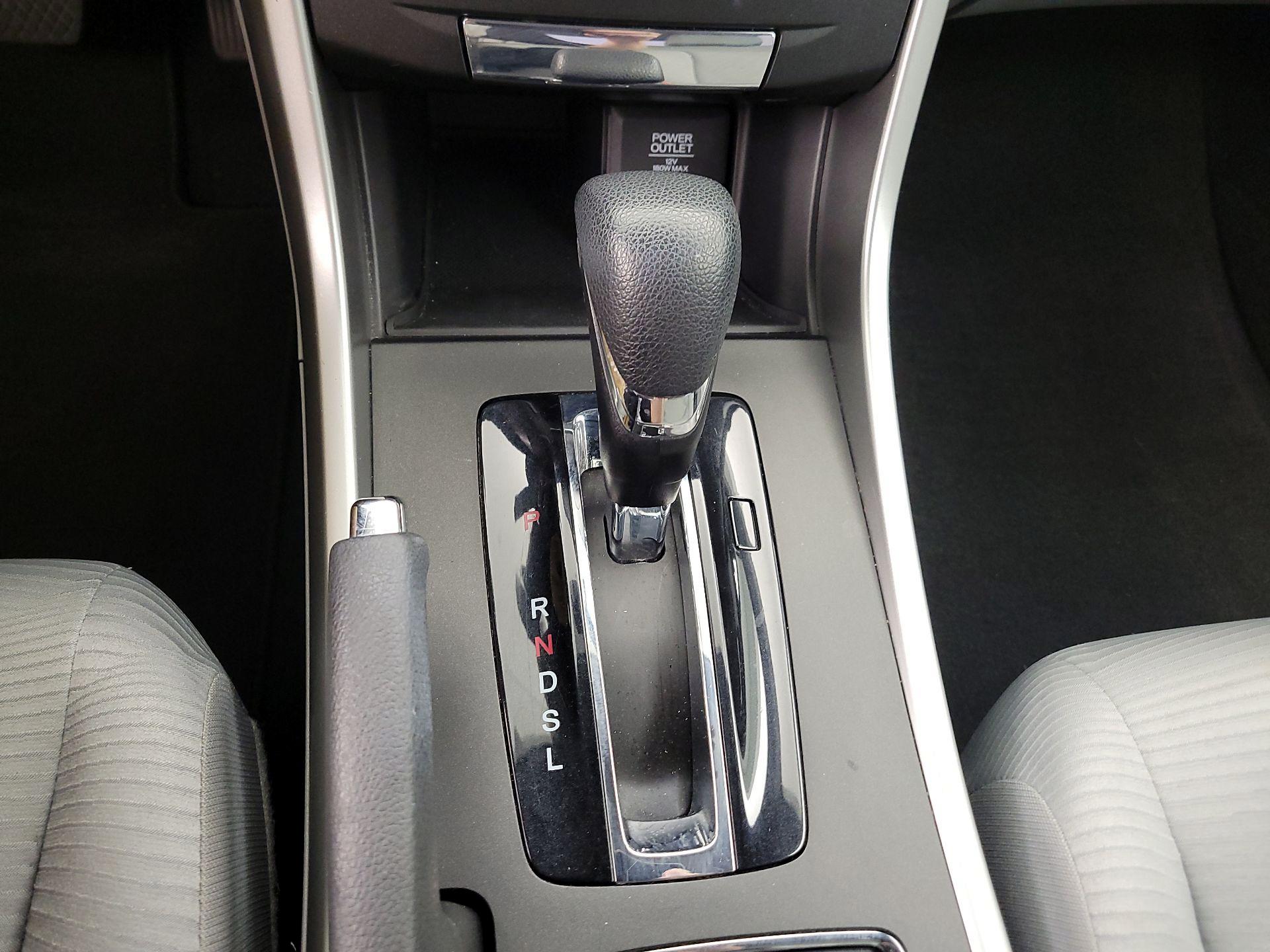 Thumbnail: 2015 Honda Accord - 17