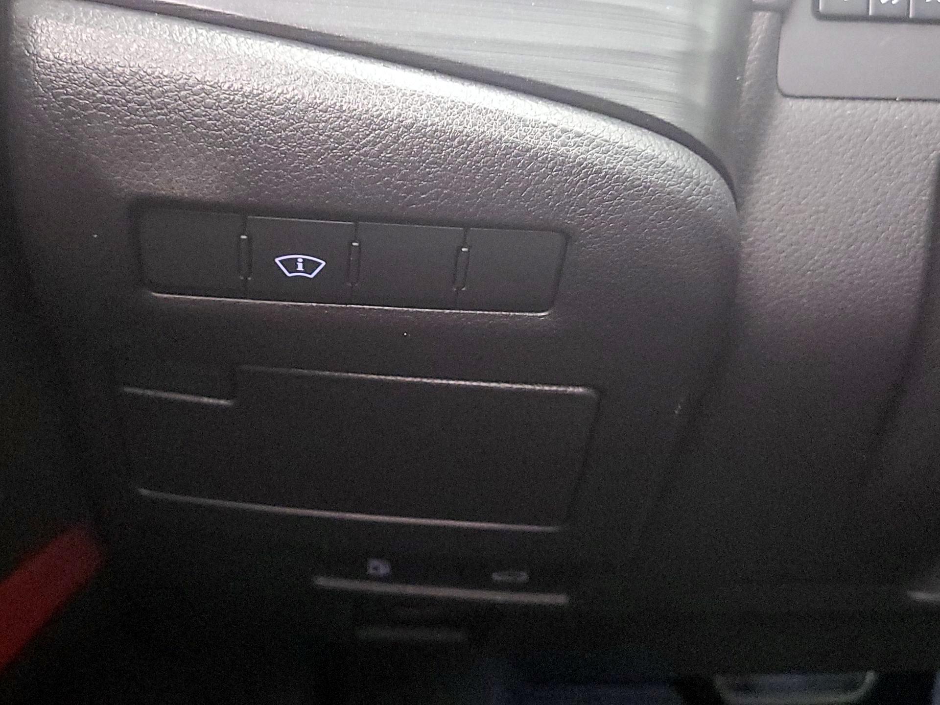 Thumbnail: 2021 Lexus ES - 13