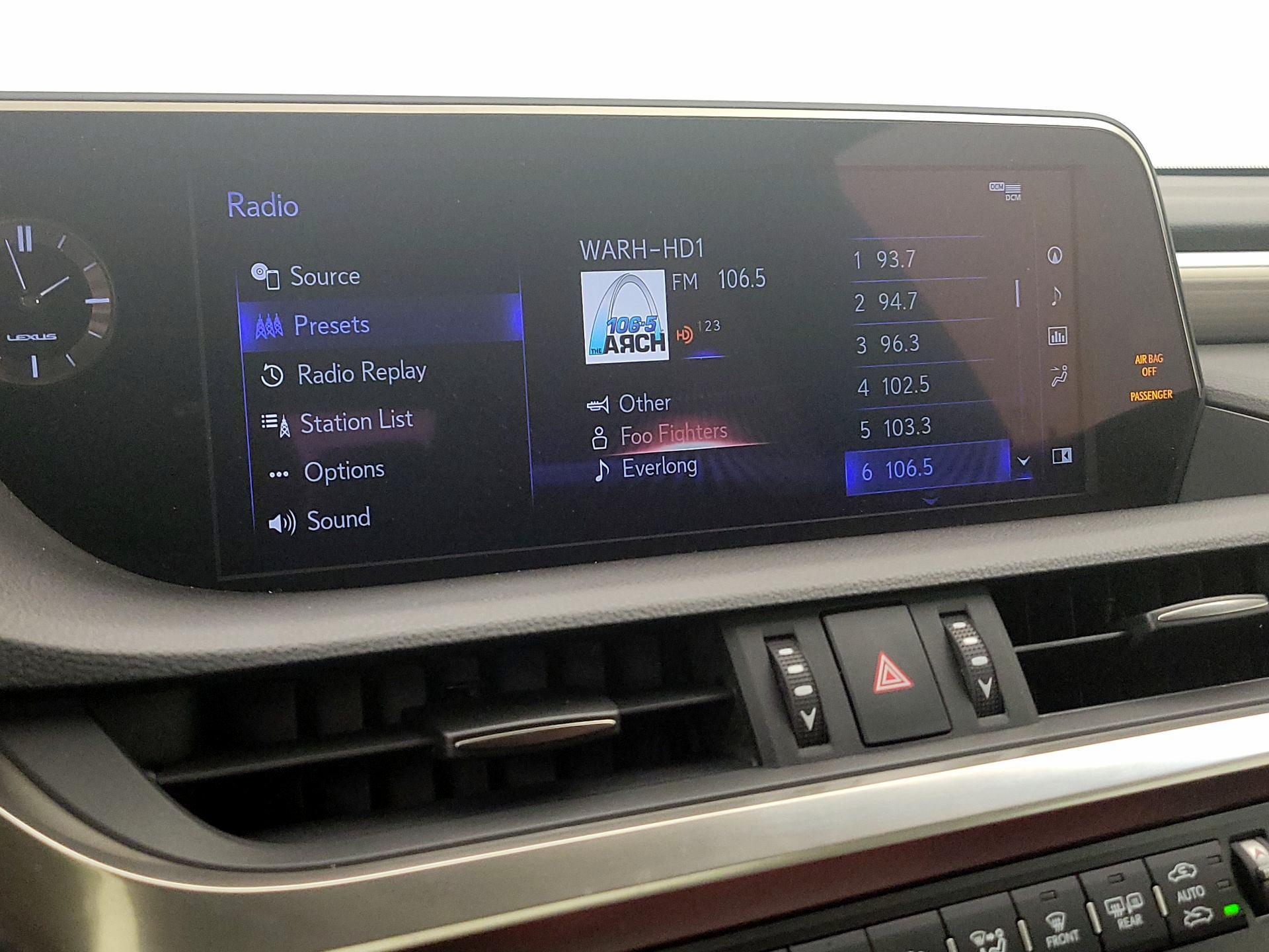 Thumbnail: 2021 Lexus ES - 16