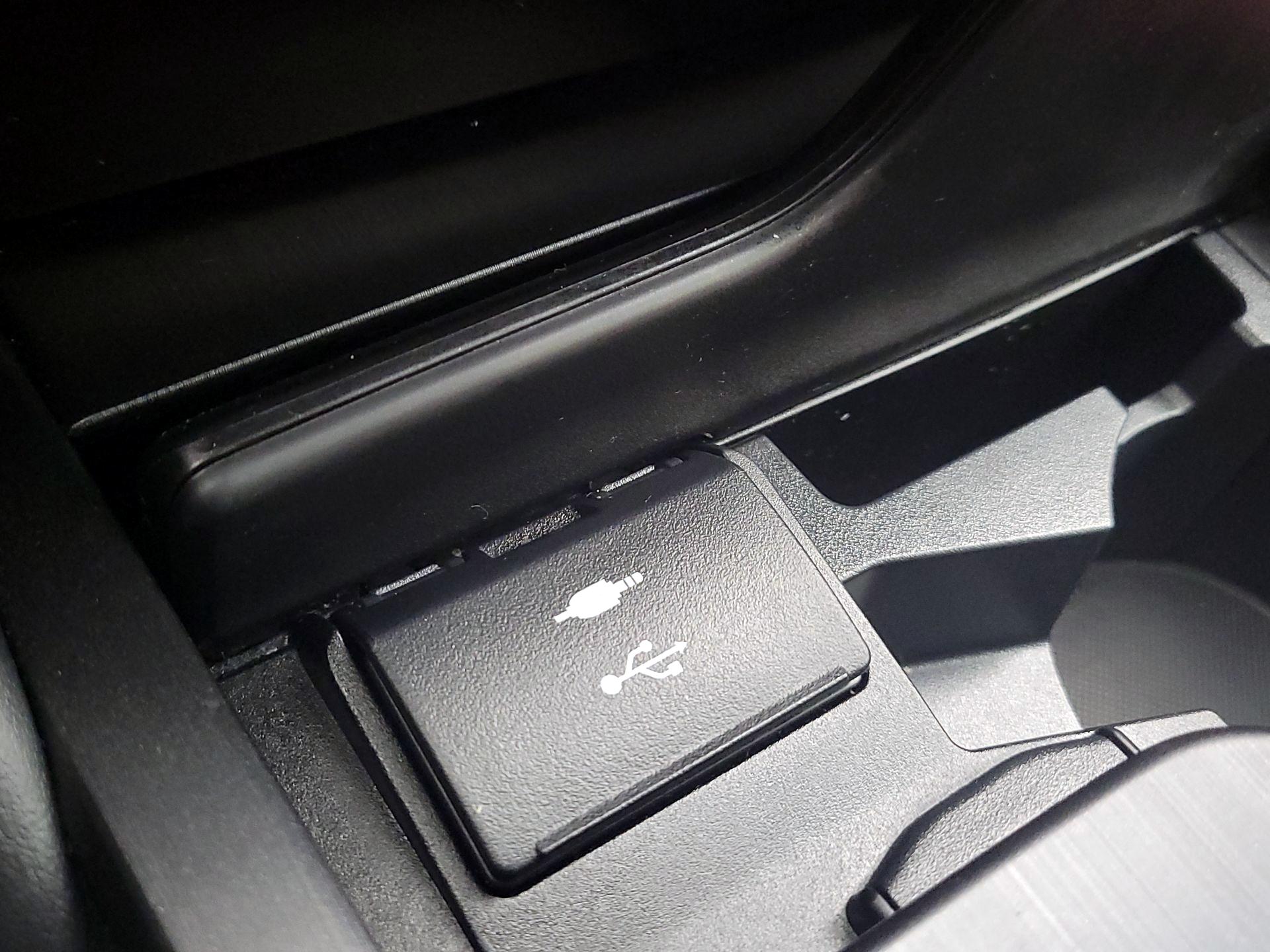 Thumbnail: 2021 Lexus ES - 19