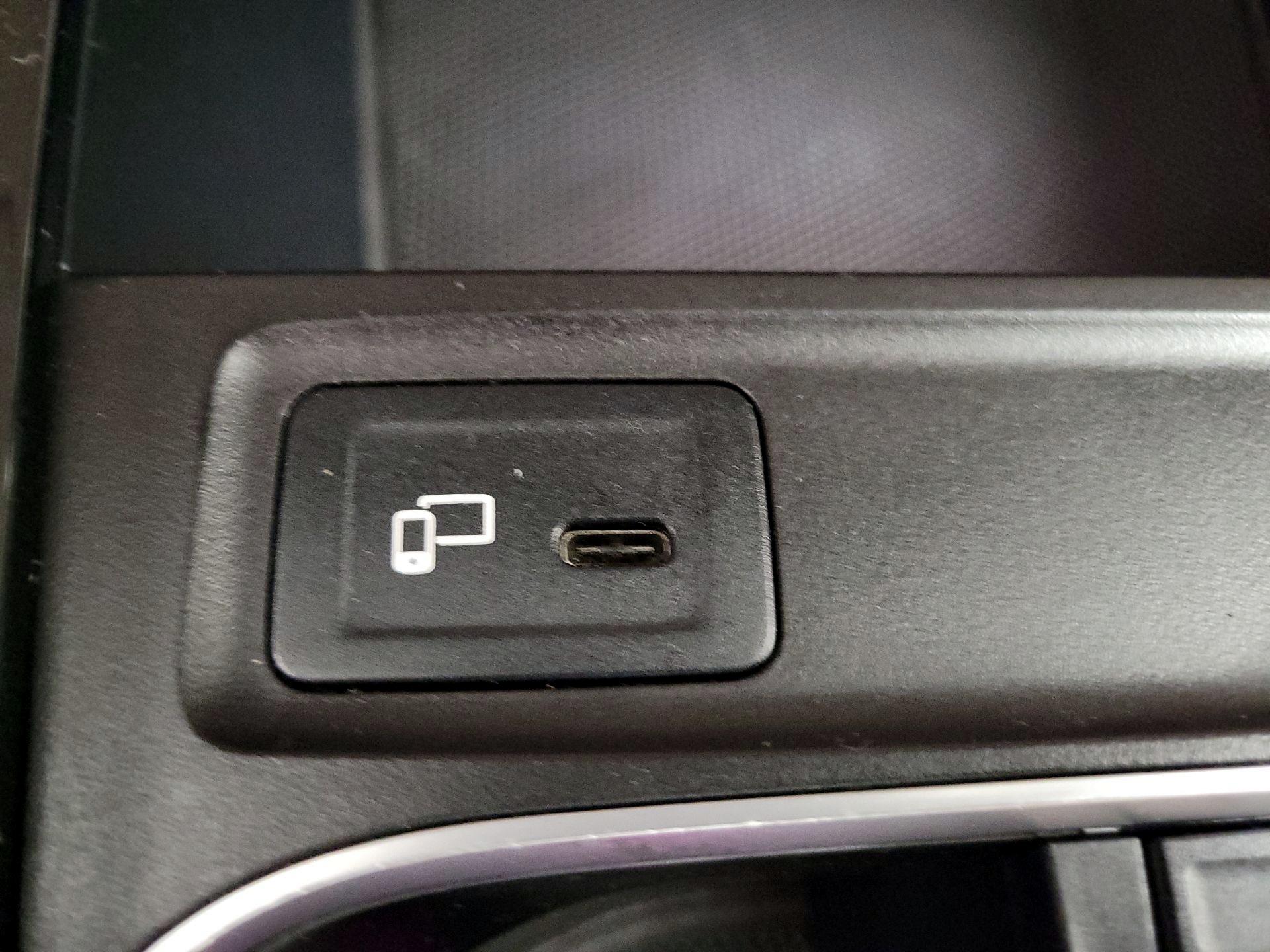 Thumbnail: 2023 Mercedes-Benz GLB - 19