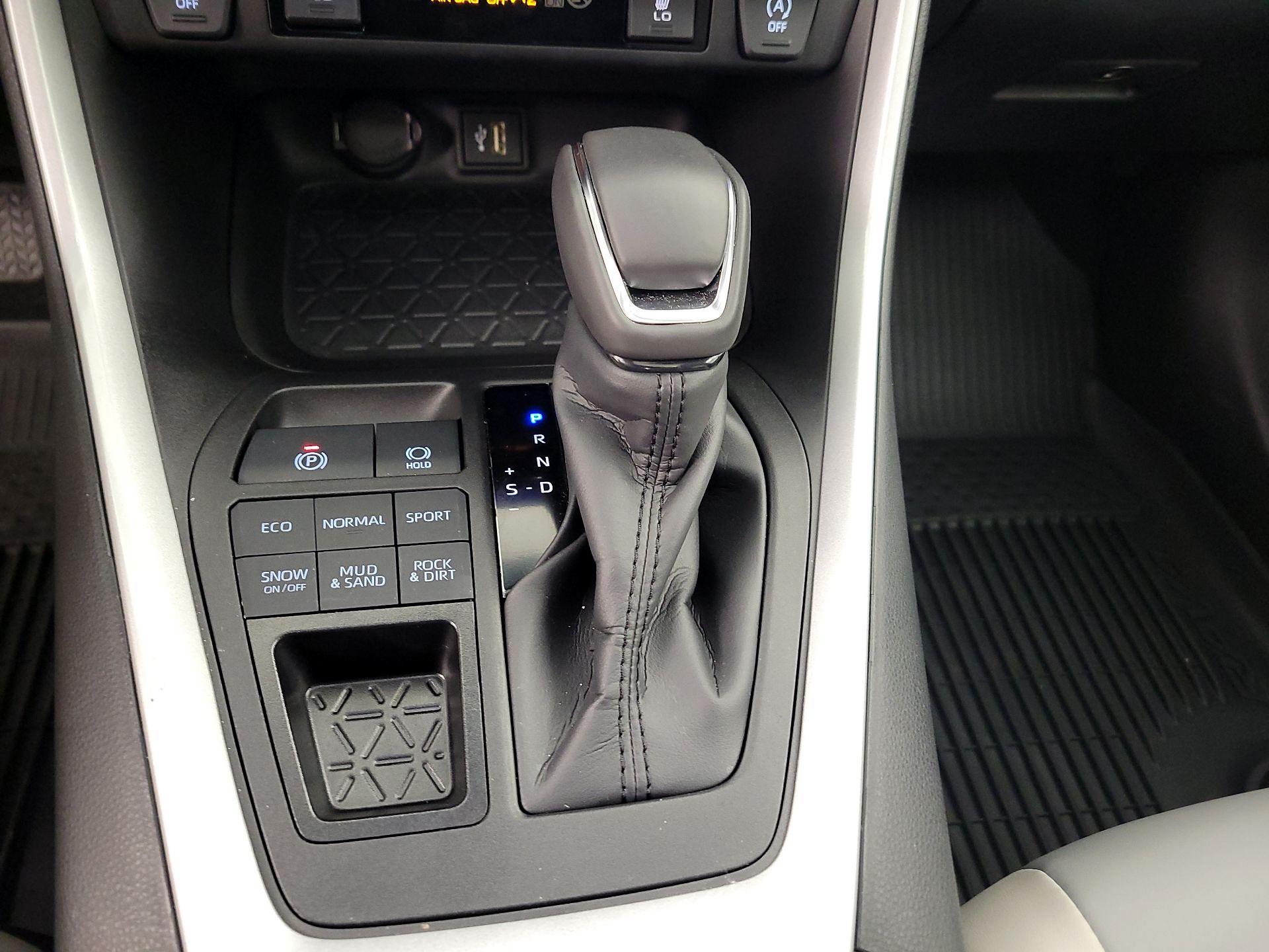 Thumbnail: 2024 Toyota RAV4 - 17