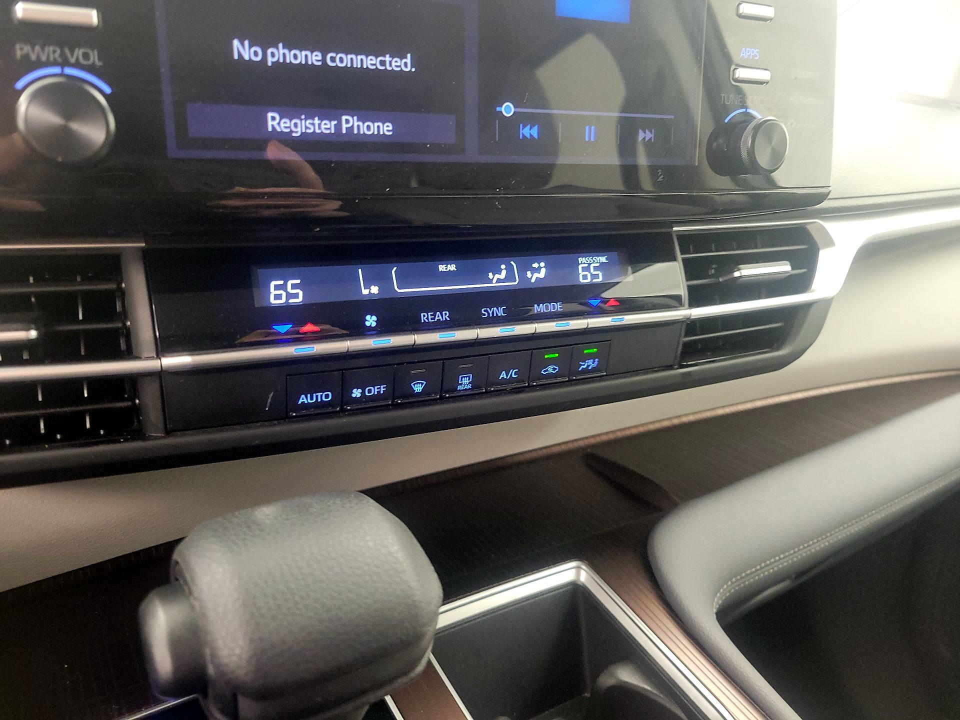 Thumbnail: 2024 Toyota Sienna - 16