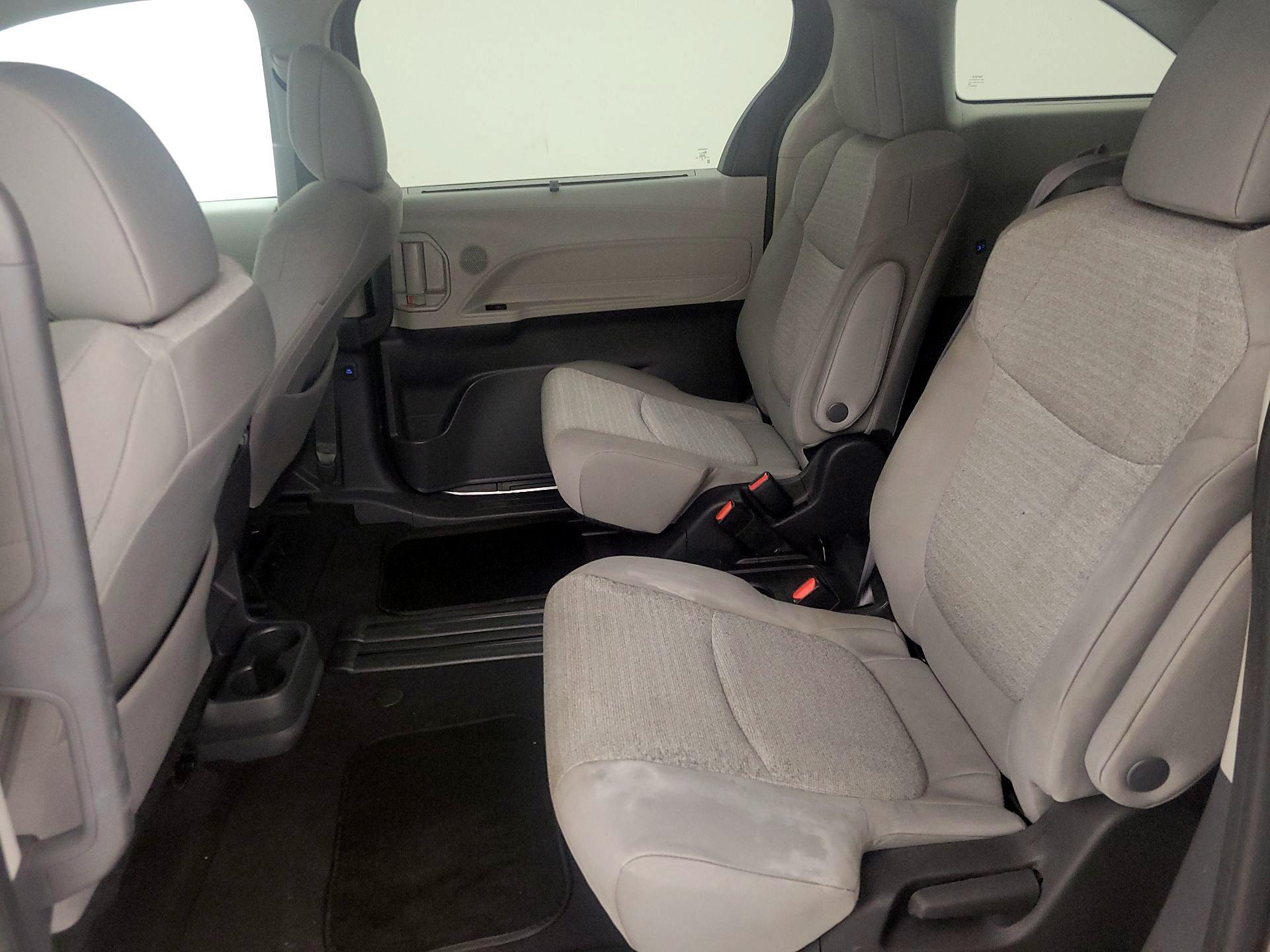 Thumbnail: 2024 Toyota Sienna - 19