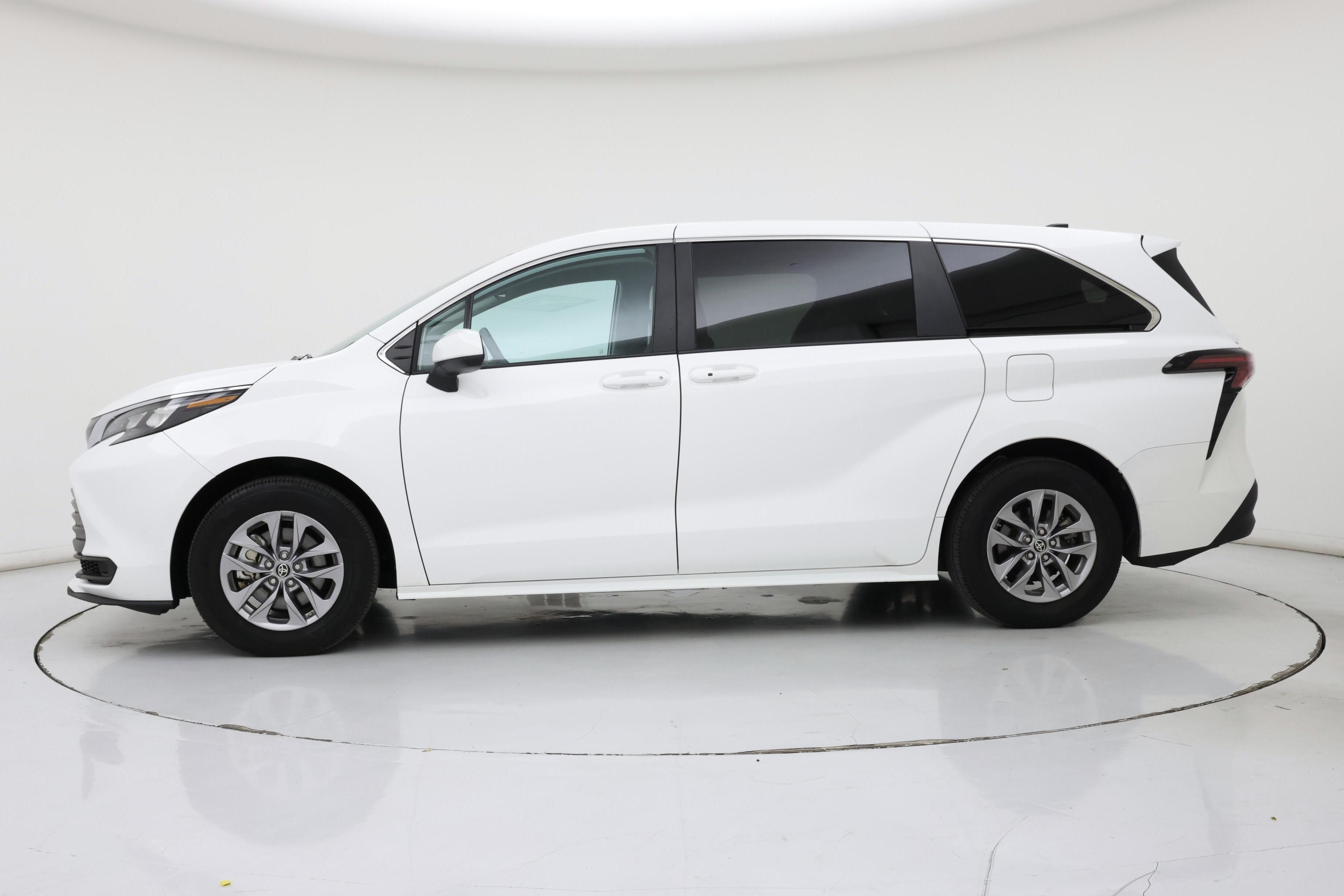 Thumbnail: 2024 Toyota Sienna - 3