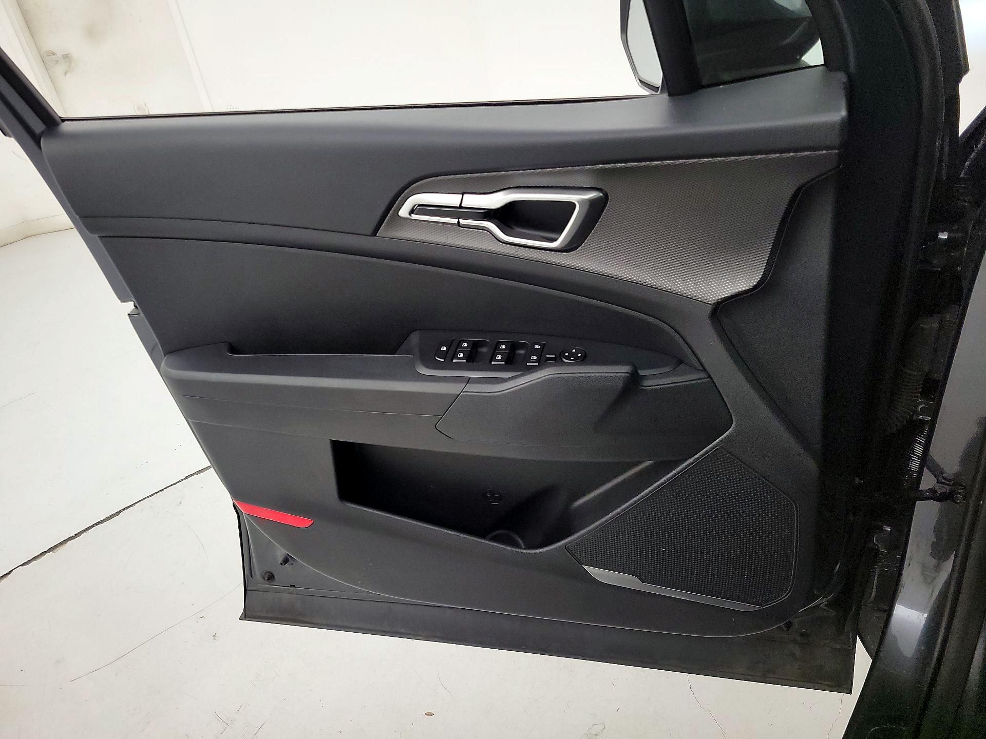 Thumbnail: 2023 Kia Sportage - 12