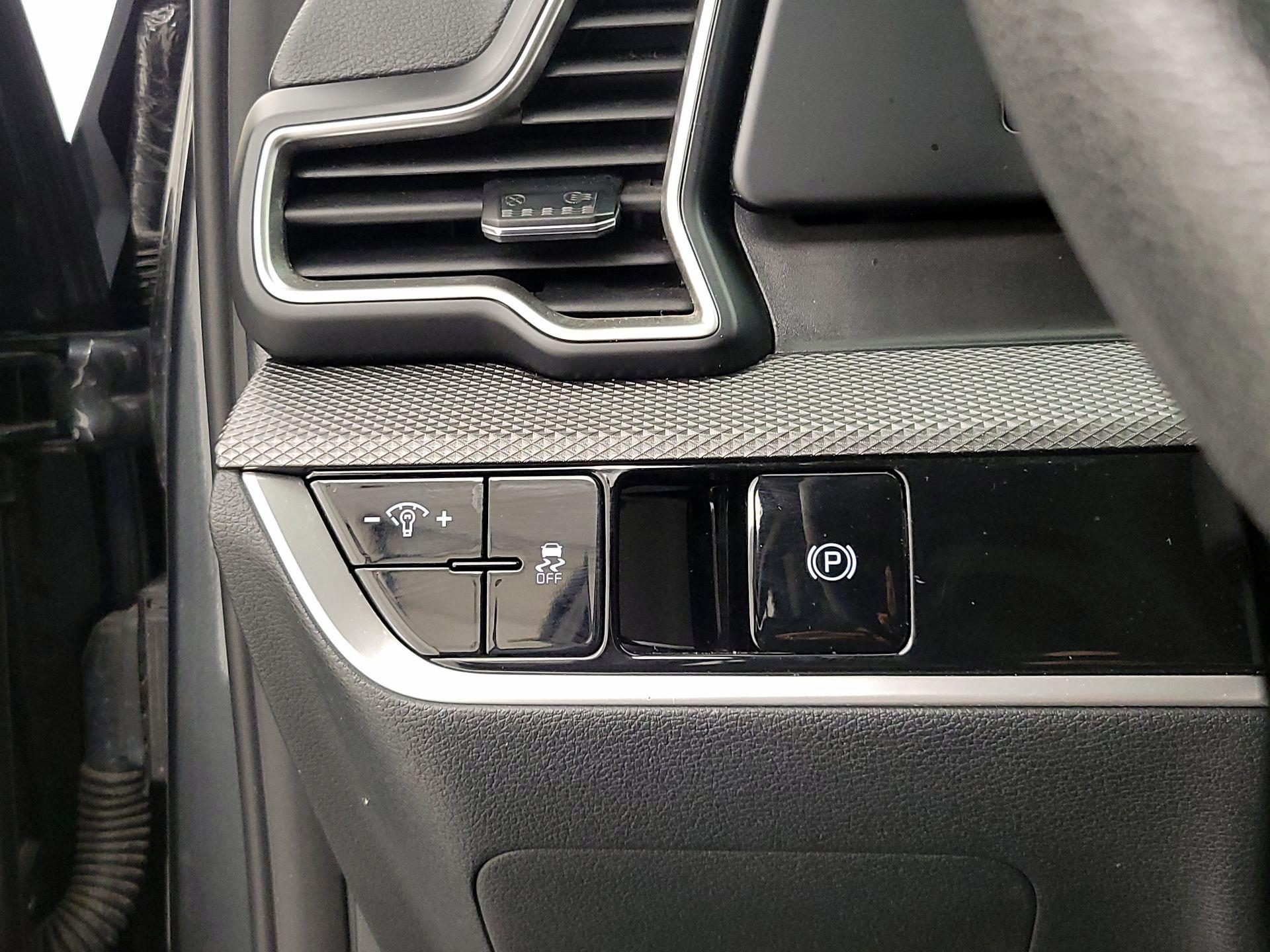 Thumbnail: 2023 Kia Sportage - 13