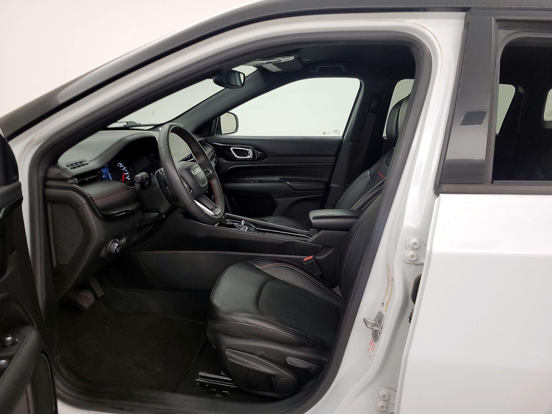 Thumbnail: 2023 Jeep Compass - 11