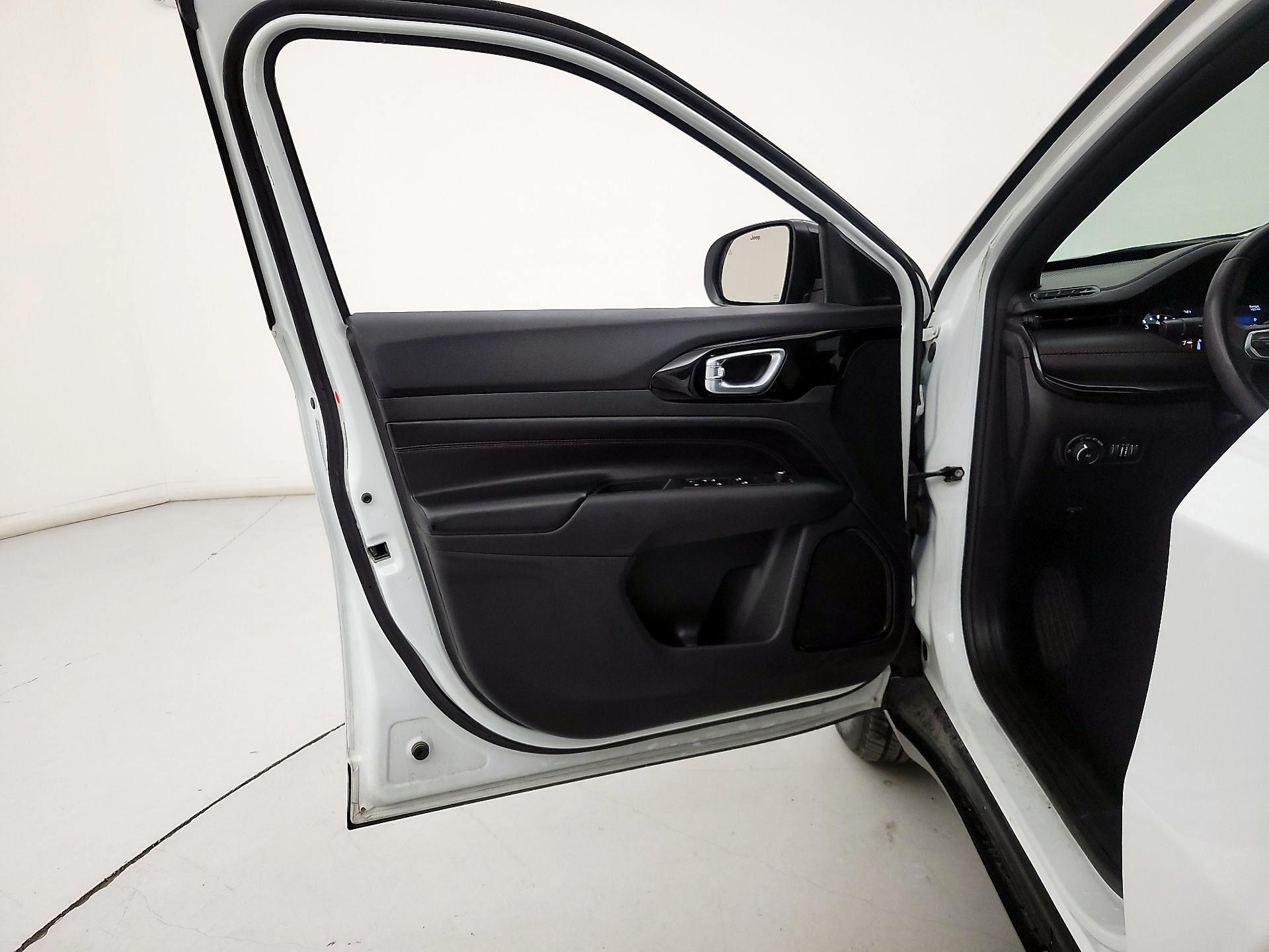 Thumbnail: 2023 Jeep Compass - 12