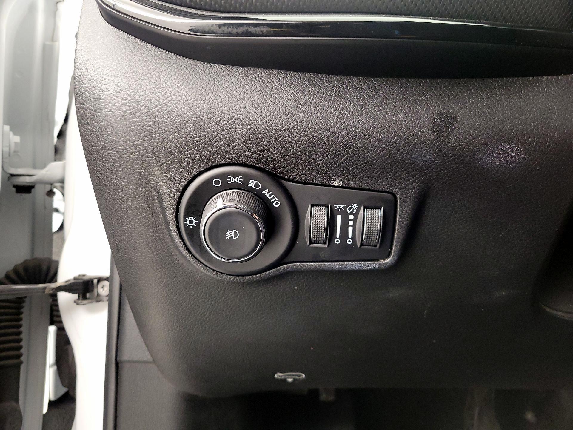 Thumbnail: 2023 Jeep Compass - 13