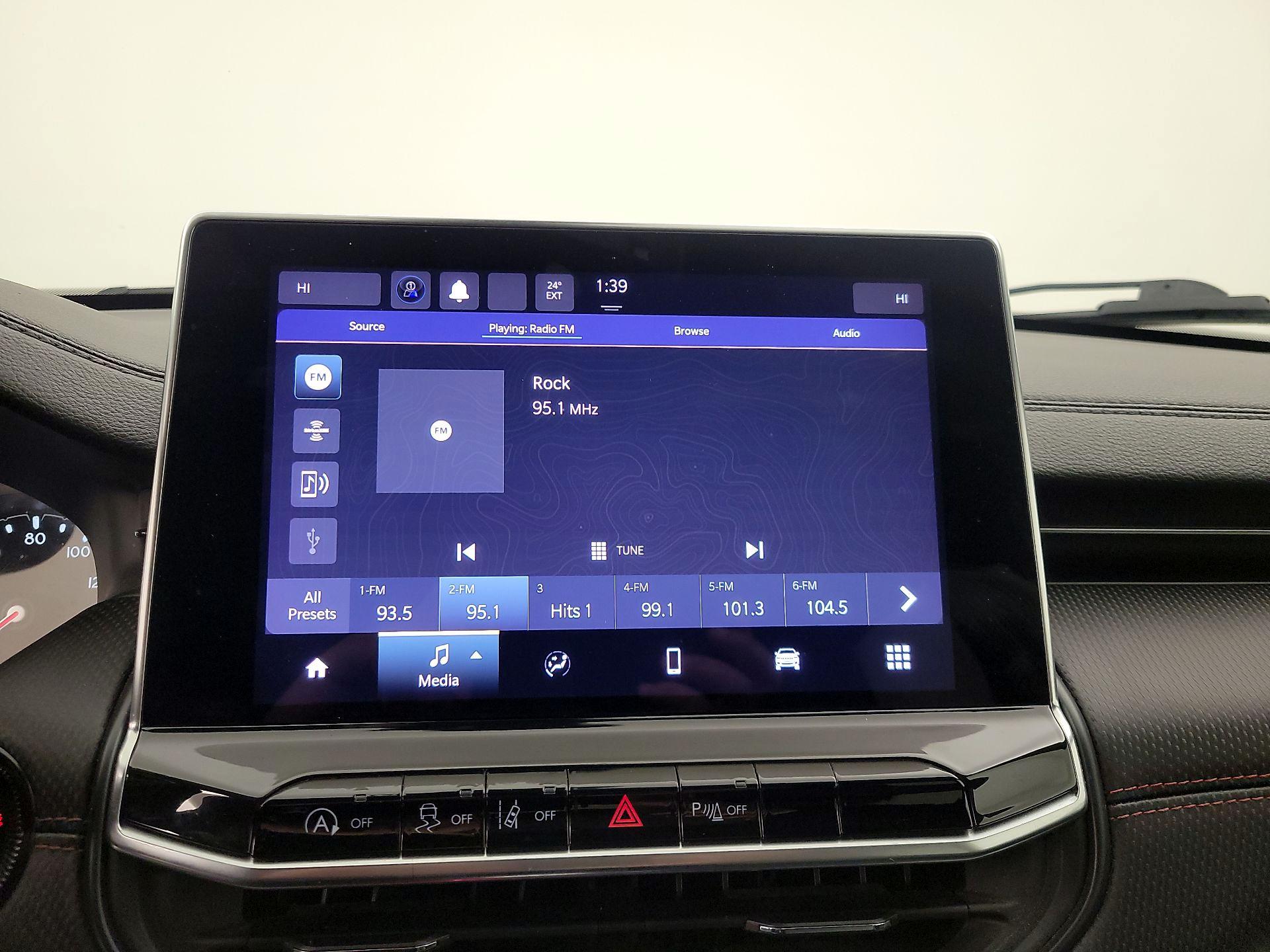 Thumbnail: 2023 Jeep Compass - 15