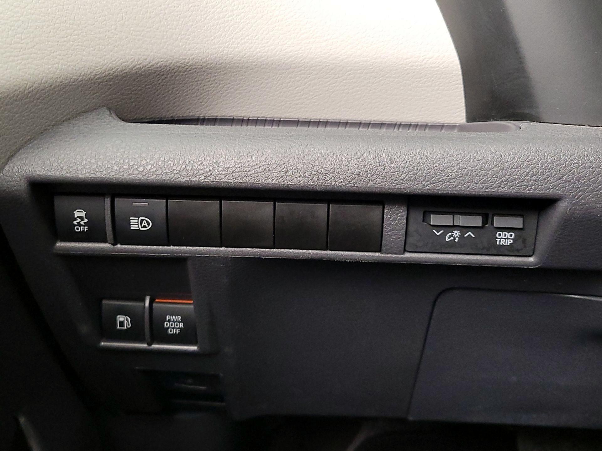 Thumbnail: 2024 Toyota Sienna - 13