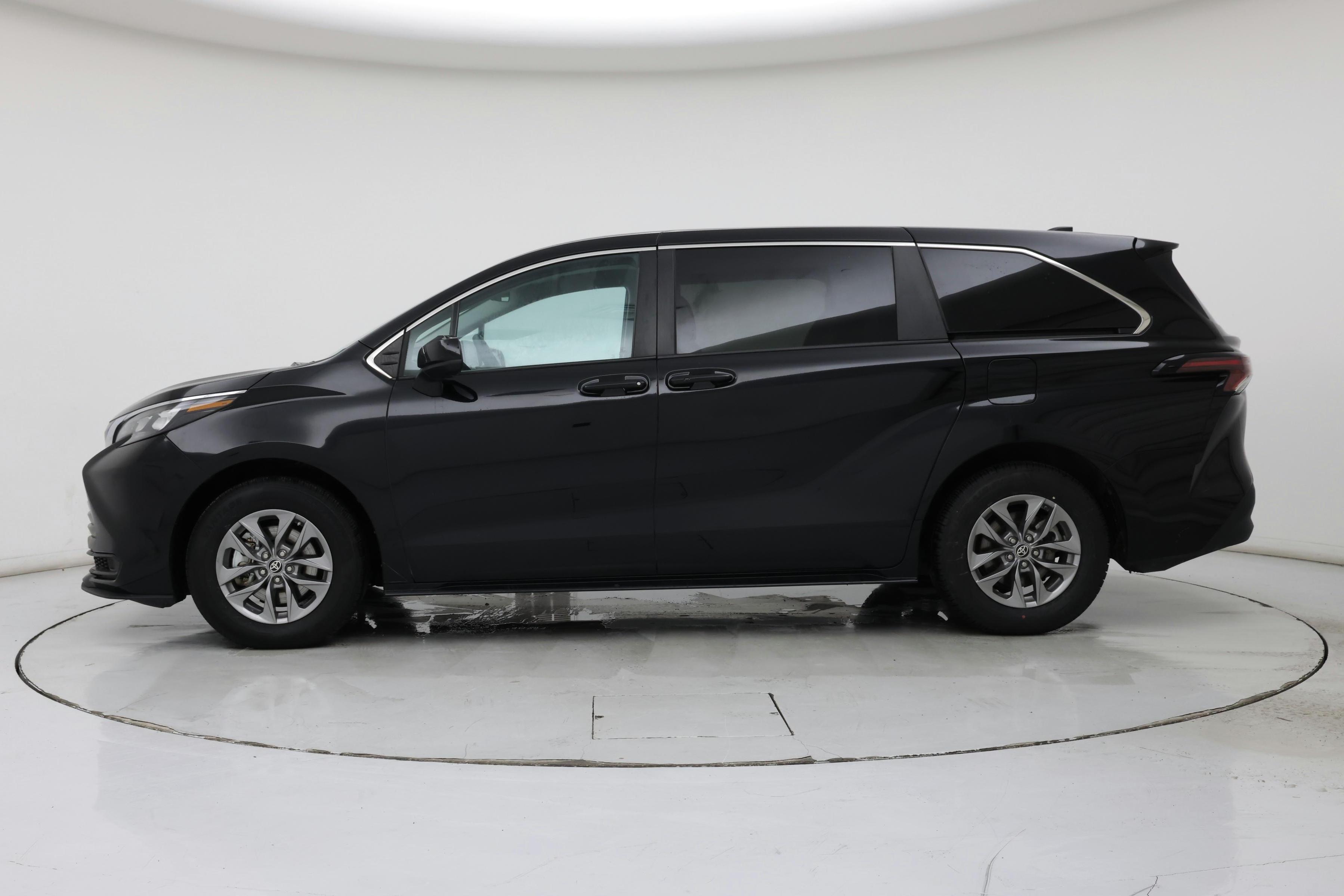 Thumbnail: 2024 Toyota Sienna - 3