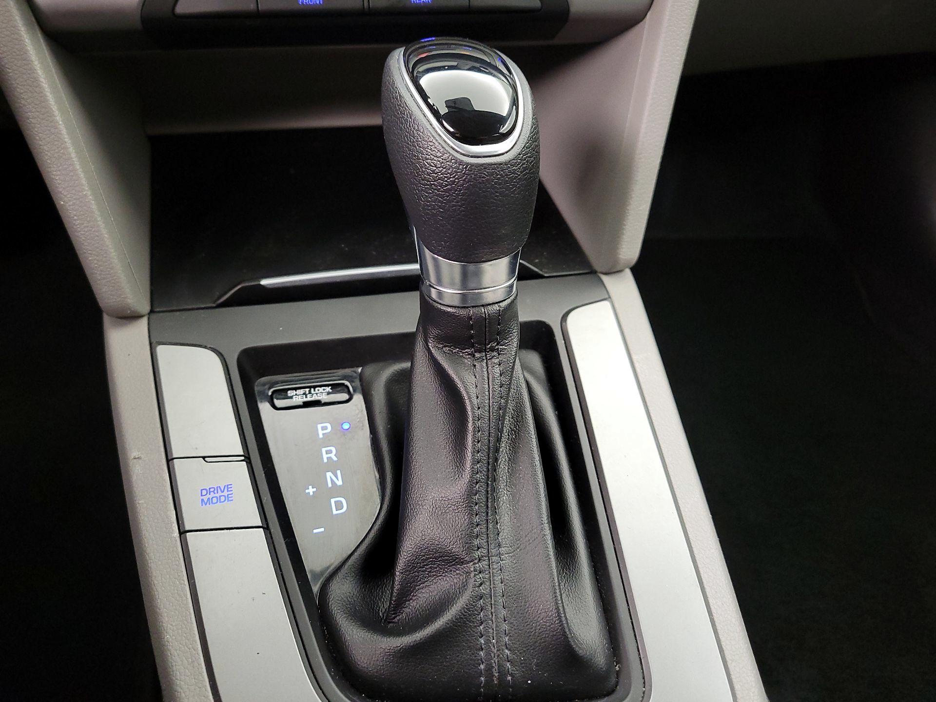 Thumbnail: 2018 Hyundai Elantra - 17