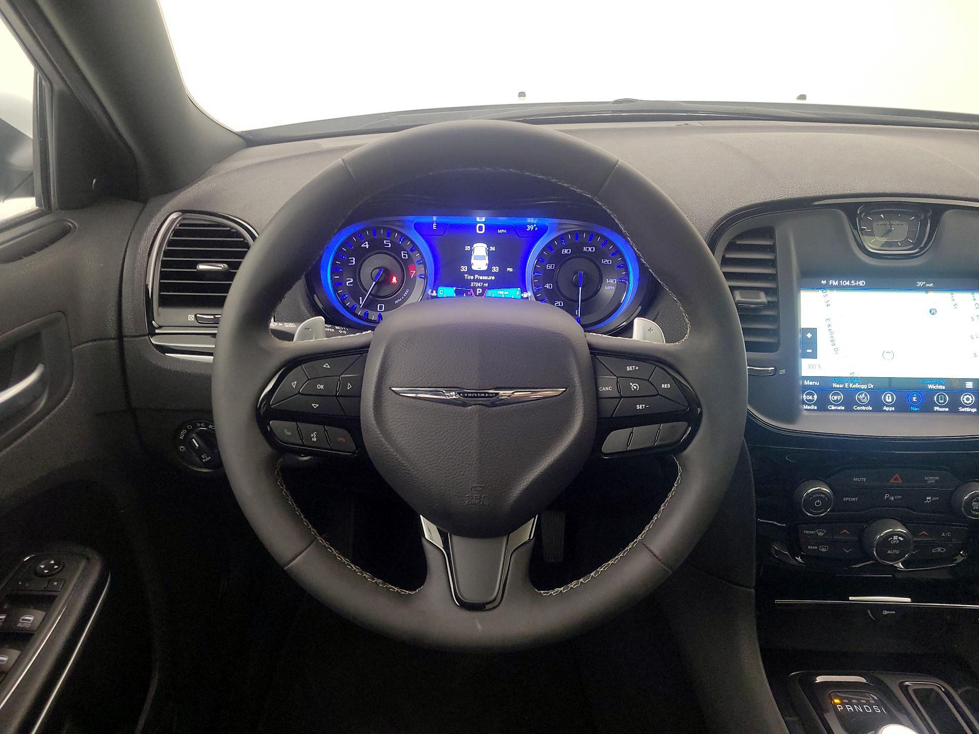 Thumbnail: 2023 Chrysler 300 - 10