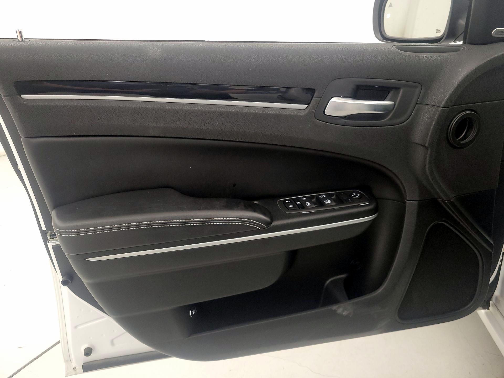 Thumbnail: 2023 Chrysler 300 - 12