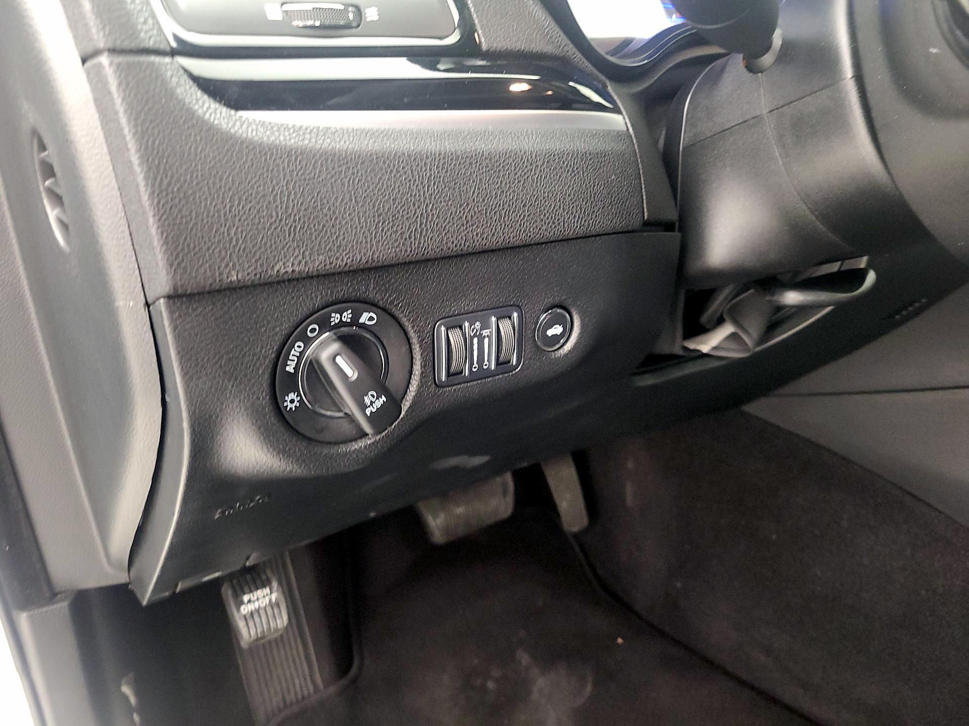 Thumbnail: 2023 Chrysler 300 - 13