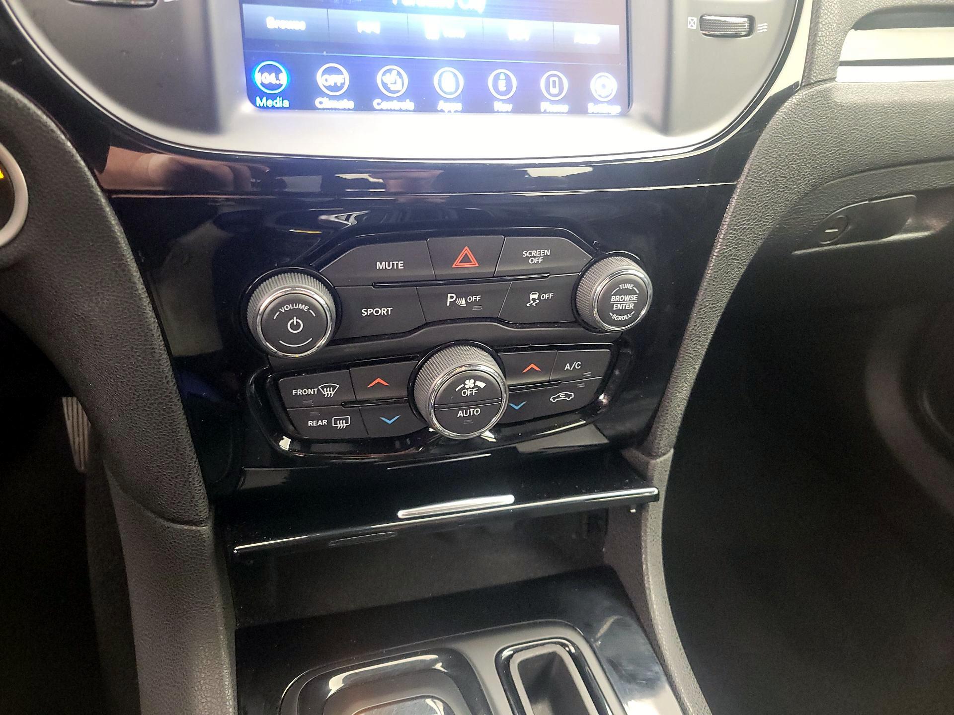 Thumbnail: 2023 Chrysler 300 - 17