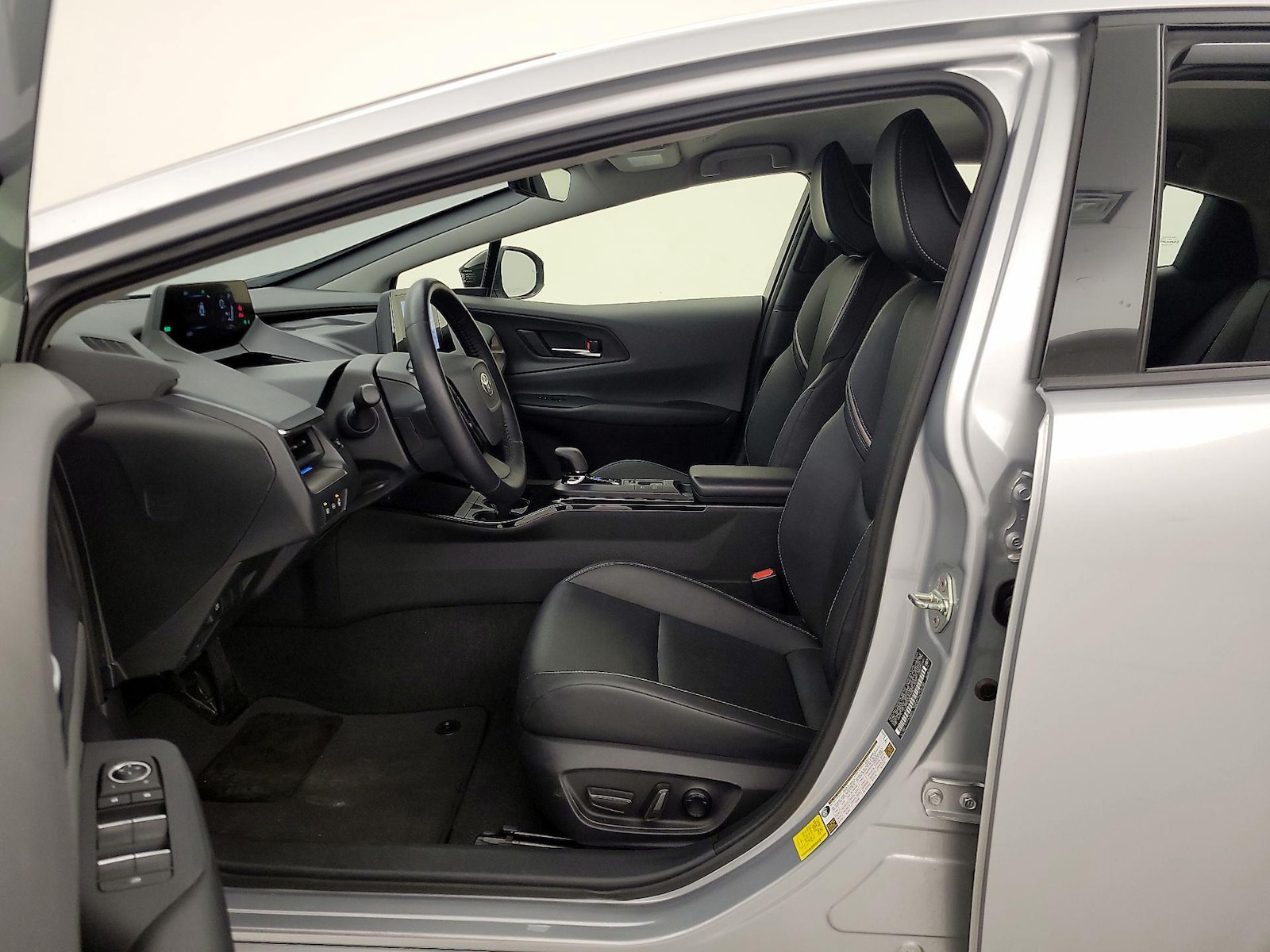 2024 Toyota Prius XLE - Photo 12