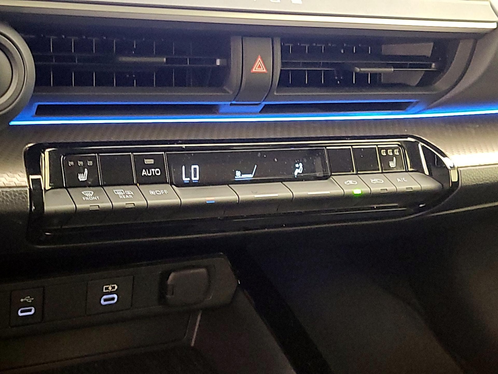 2024 Toyota Prius XLE - Photo 17