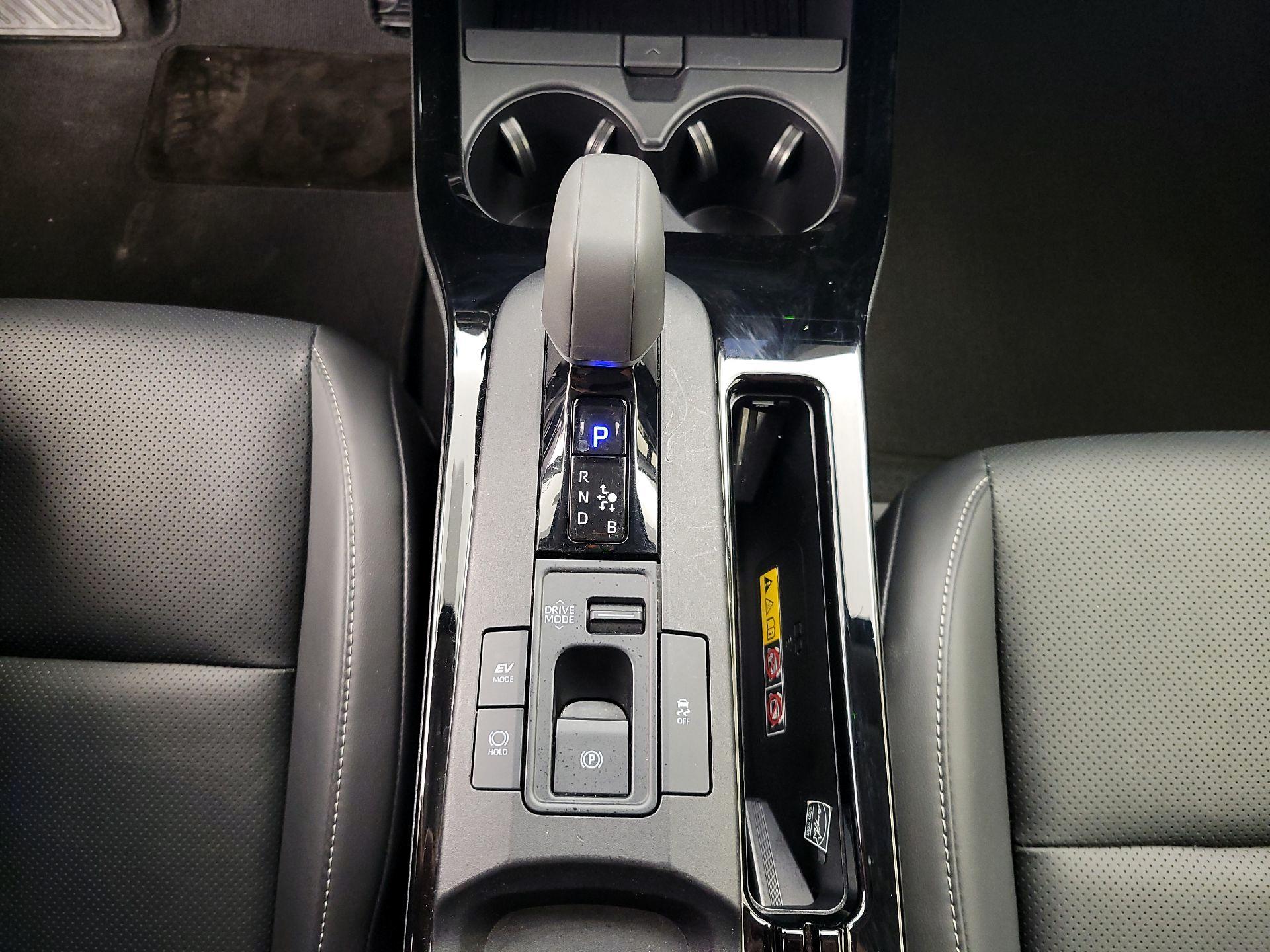 Thumbnail: 2024 Toyota Prius - 17