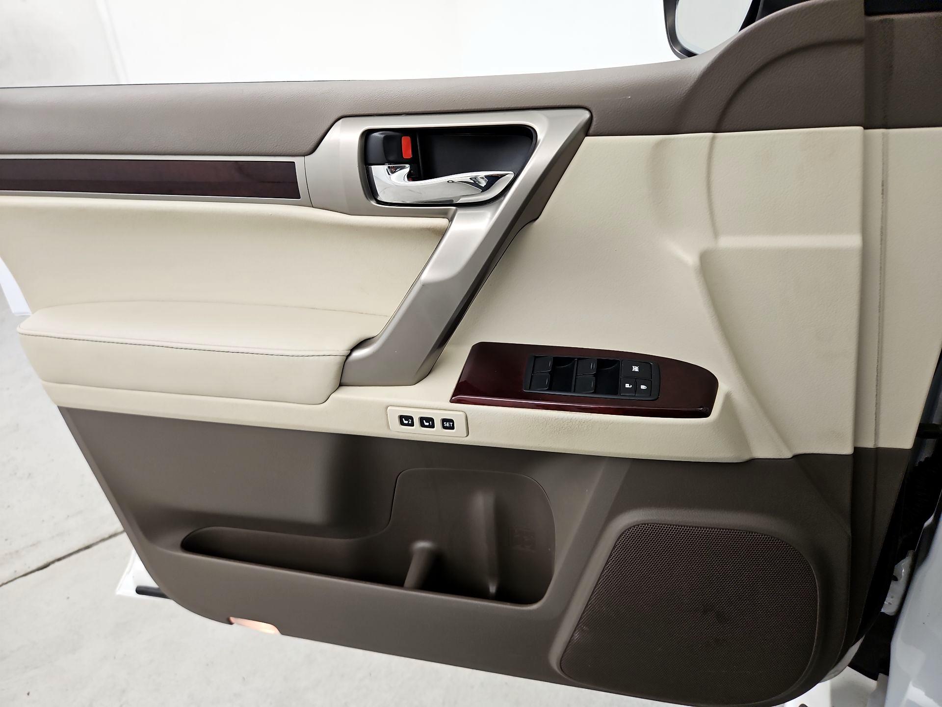 Thumbnail: 2016 Lexus GX - 12