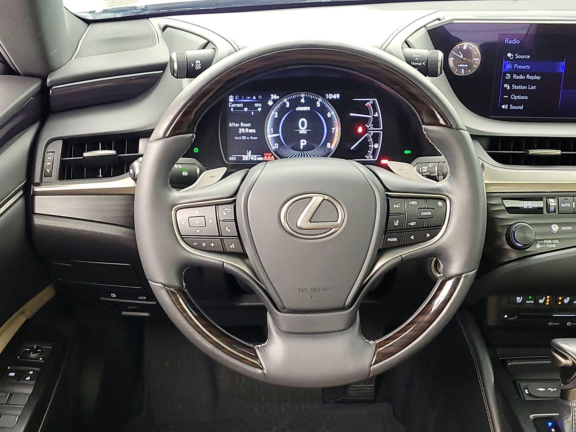 Thumbnail: 2019 Lexus ES - 10