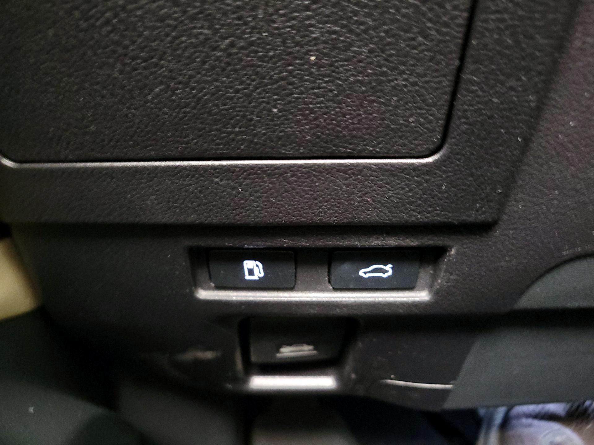 Thumbnail: 2019 Lexus ES - 13