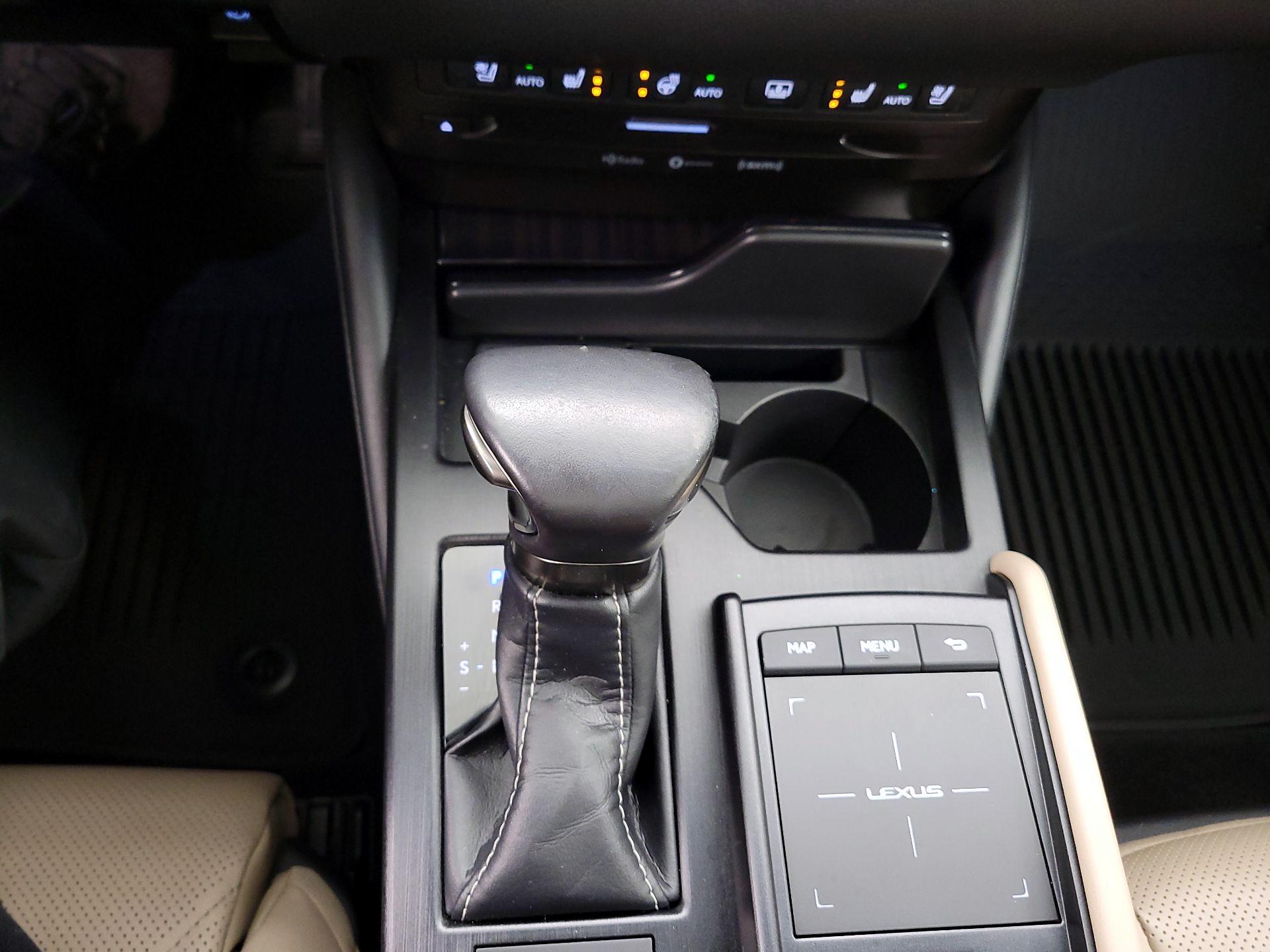 Thumbnail: 2019 Lexus ES - 18