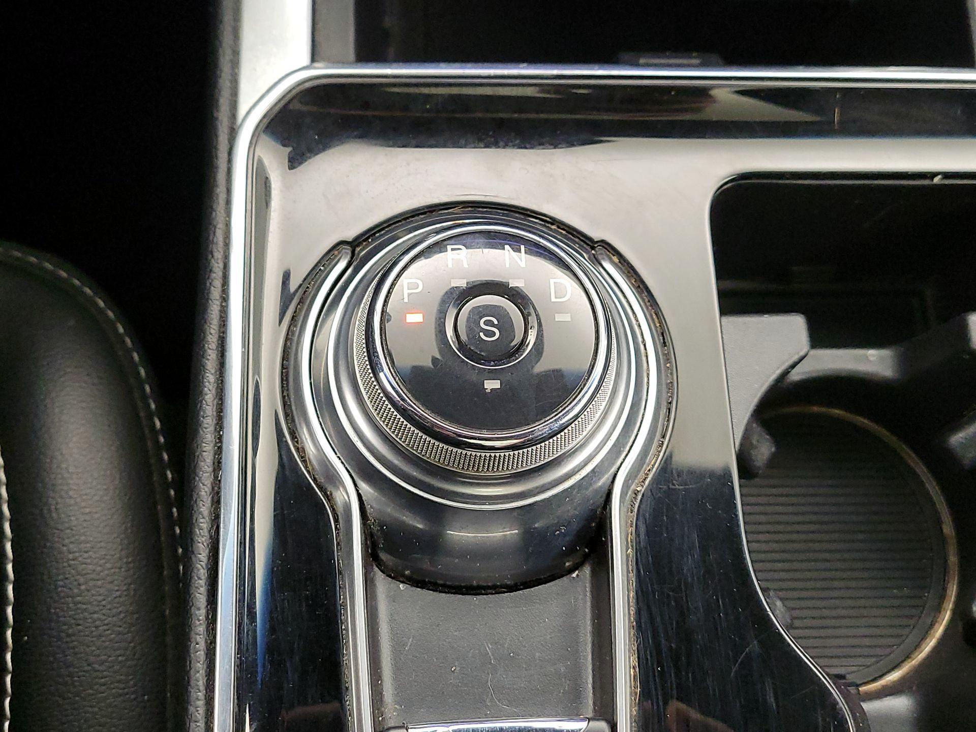 Thumbnail: 2019 Ford Edge - 18