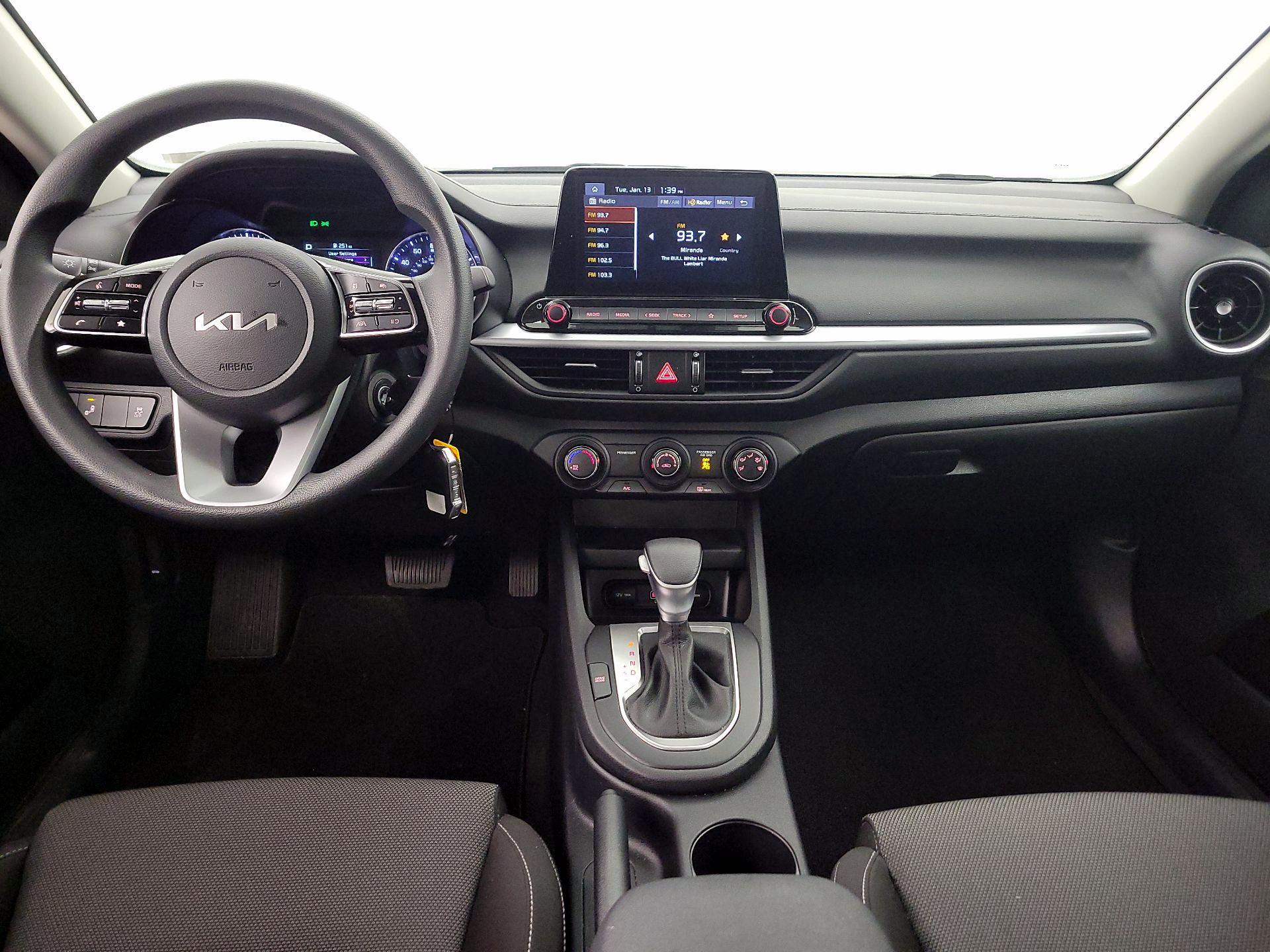 Thumbnail: 2022 Kia Forte - 9