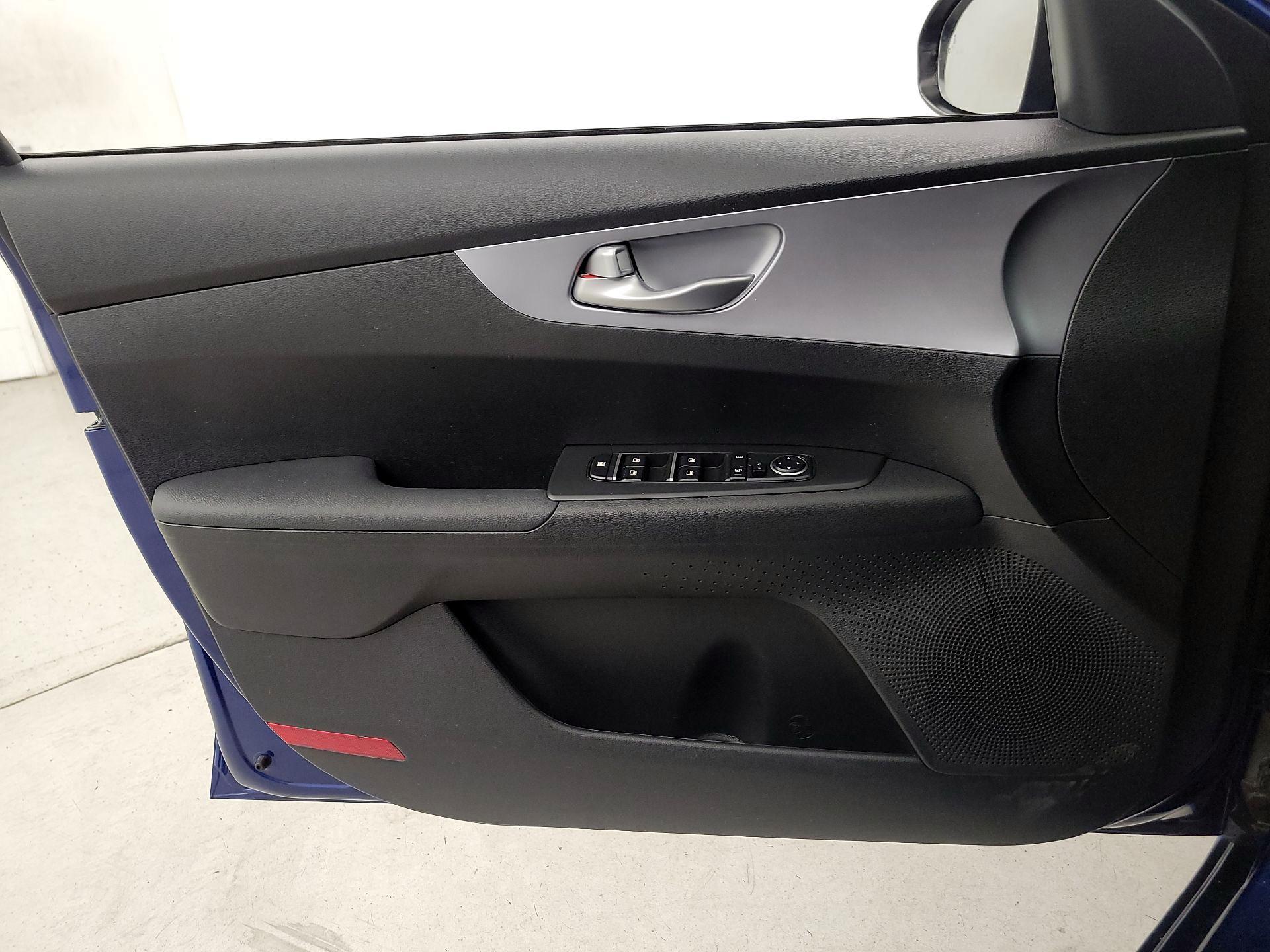 Thumbnail: 2022 Kia Forte - 12