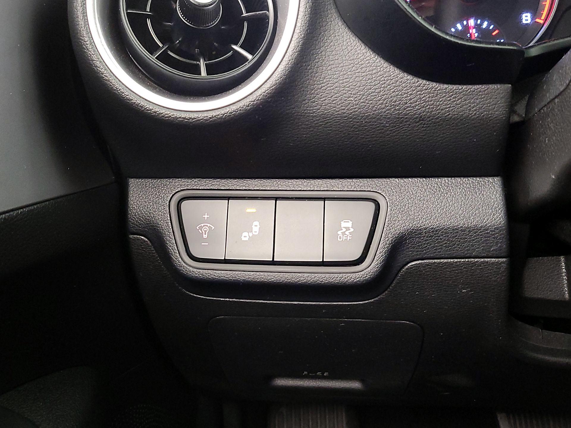 Thumbnail: 2022 Kia Forte - 13