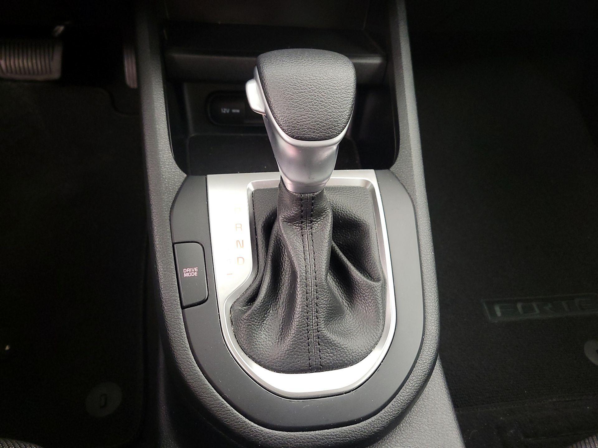 Thumbnail: 2022 Kia Forte - 17