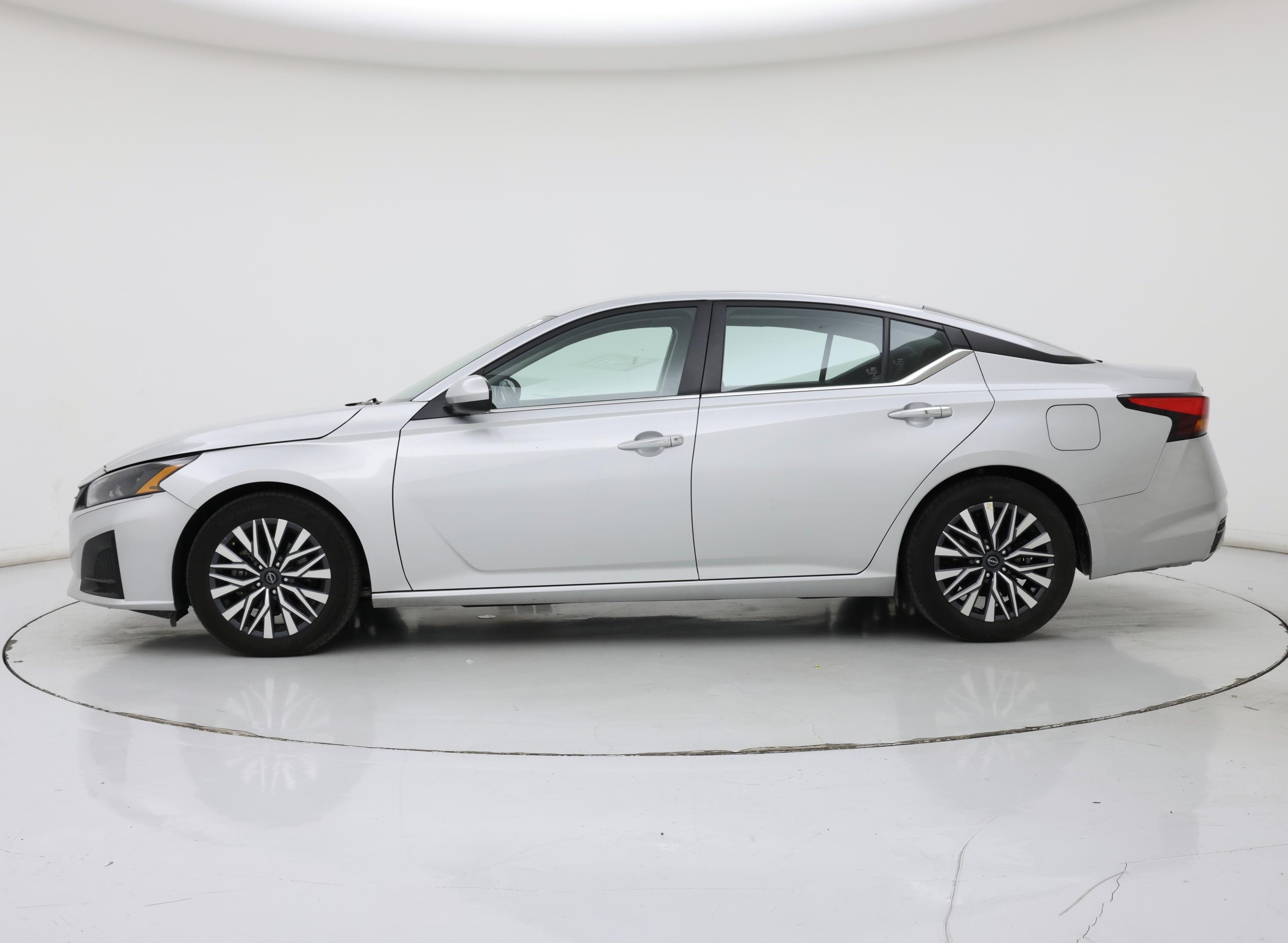 Thumbnail: 2023 Nissan Altima - 3