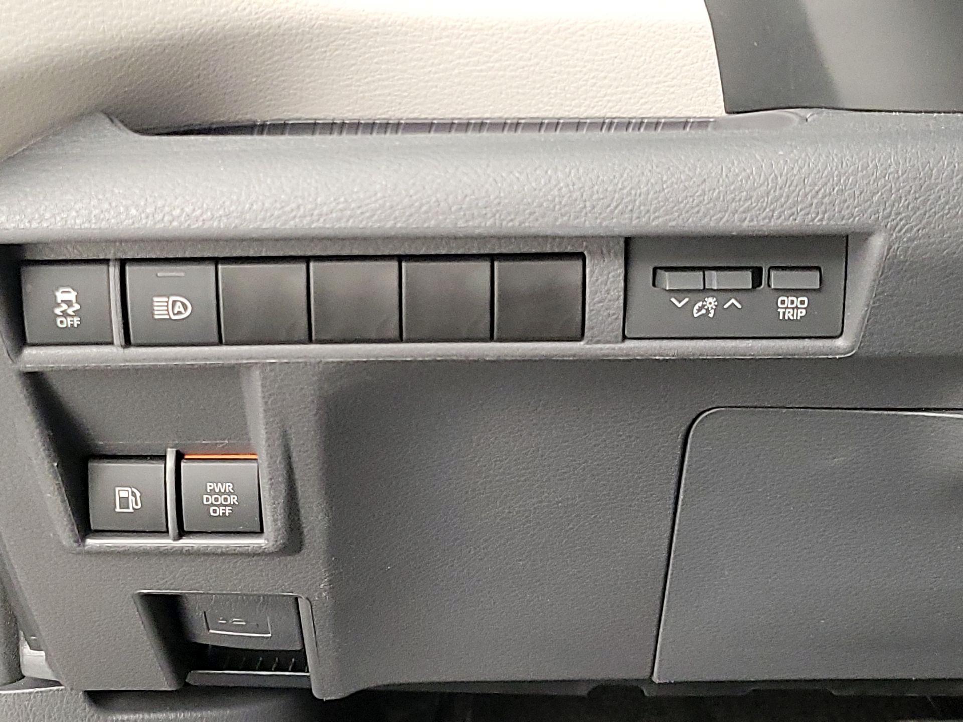 Thumbnail: 2024 Toyota Sienna - 13