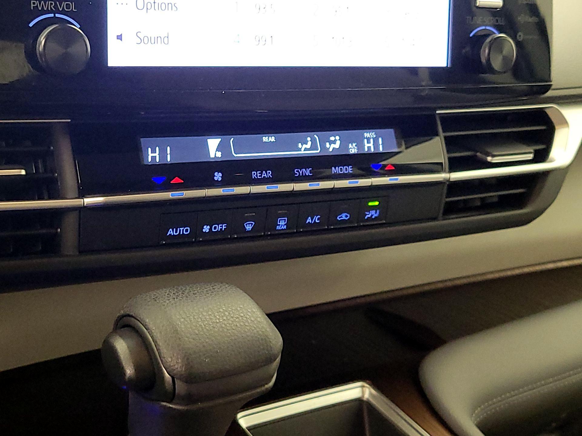 Thumbnail: 2024 Toyota Sienna - 16