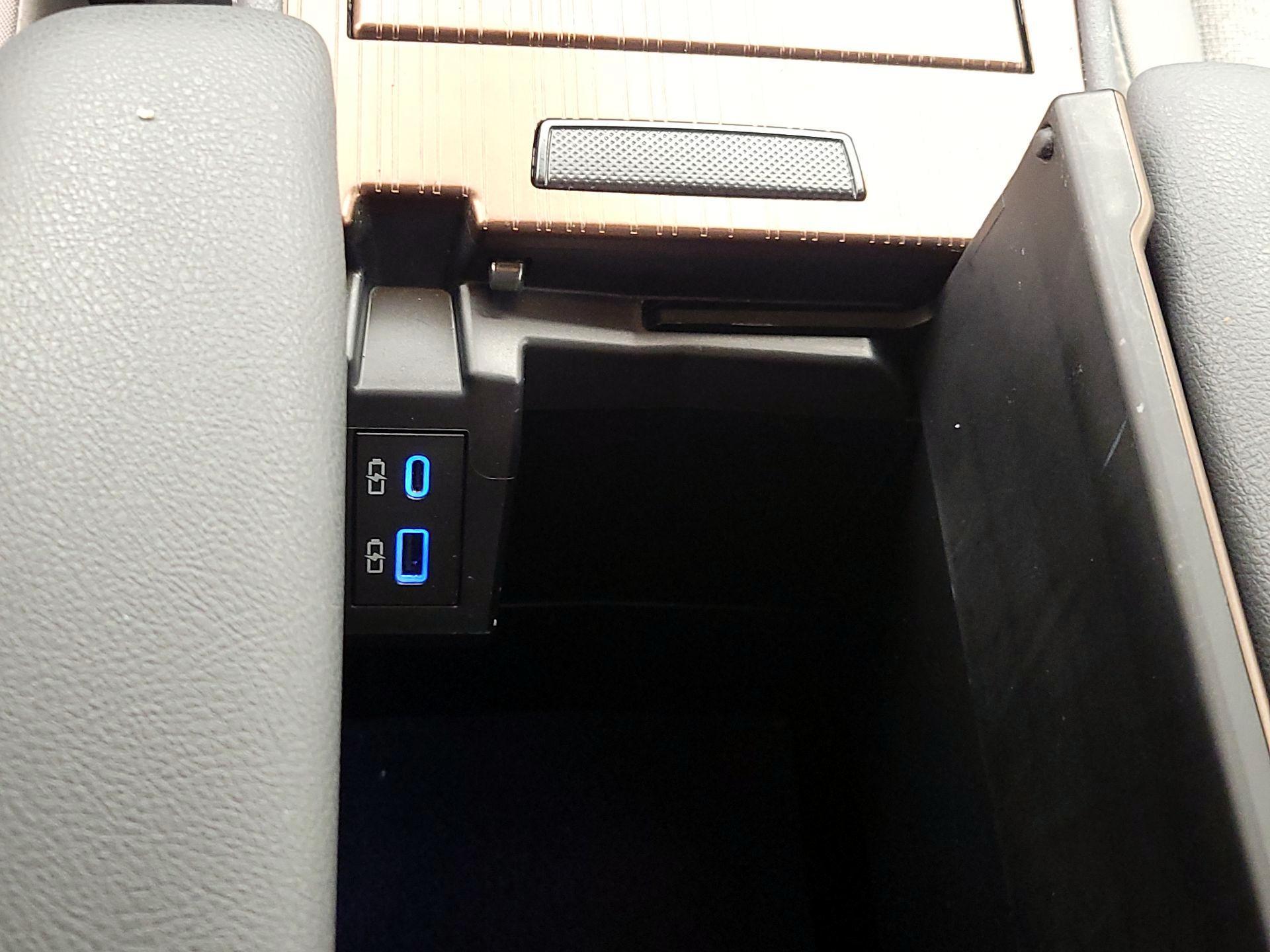 Thumbnail: 2024 Toyota Sienna - 18