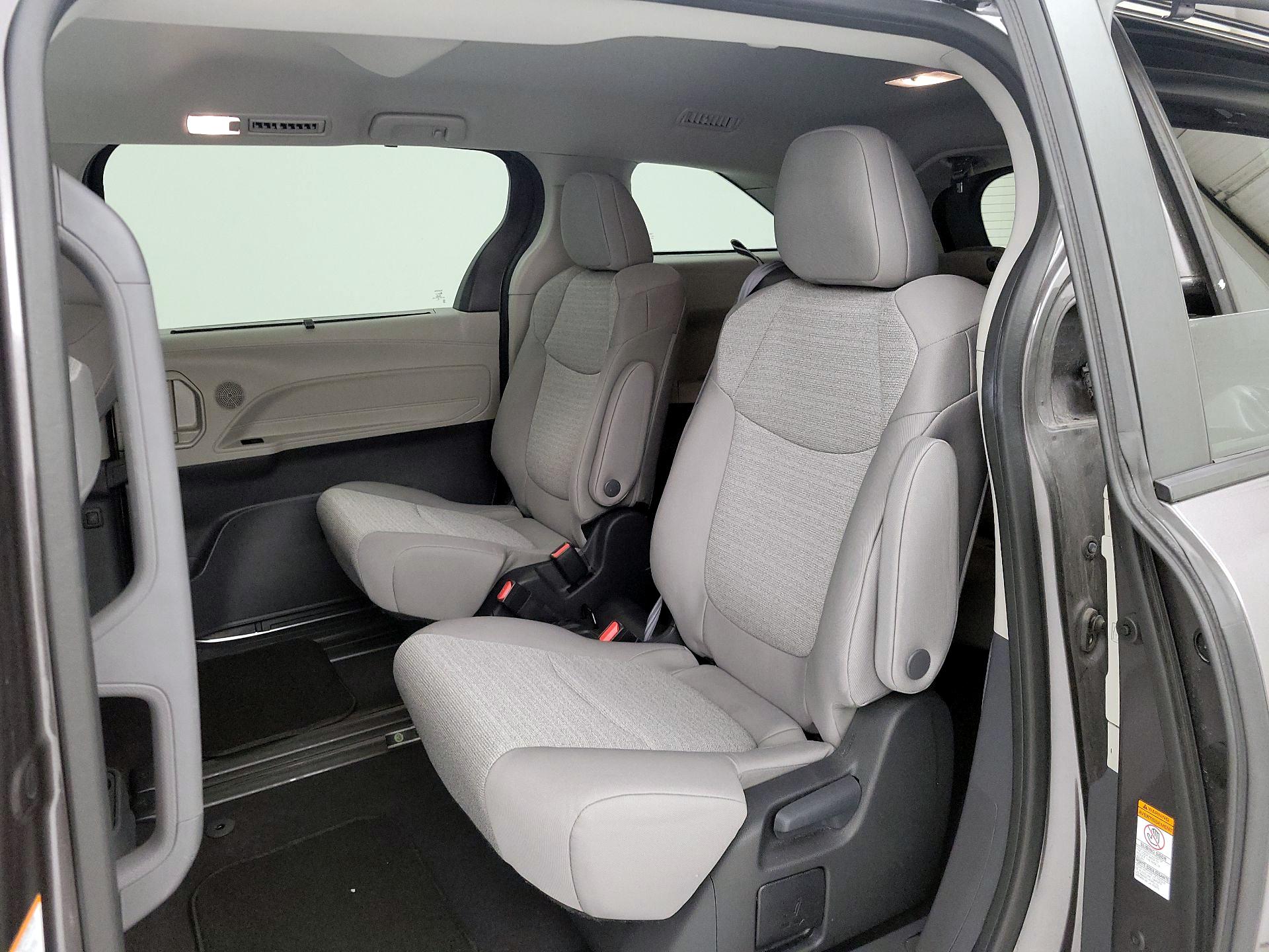 Thumbnail: 2024 Toyota Sienna - 19