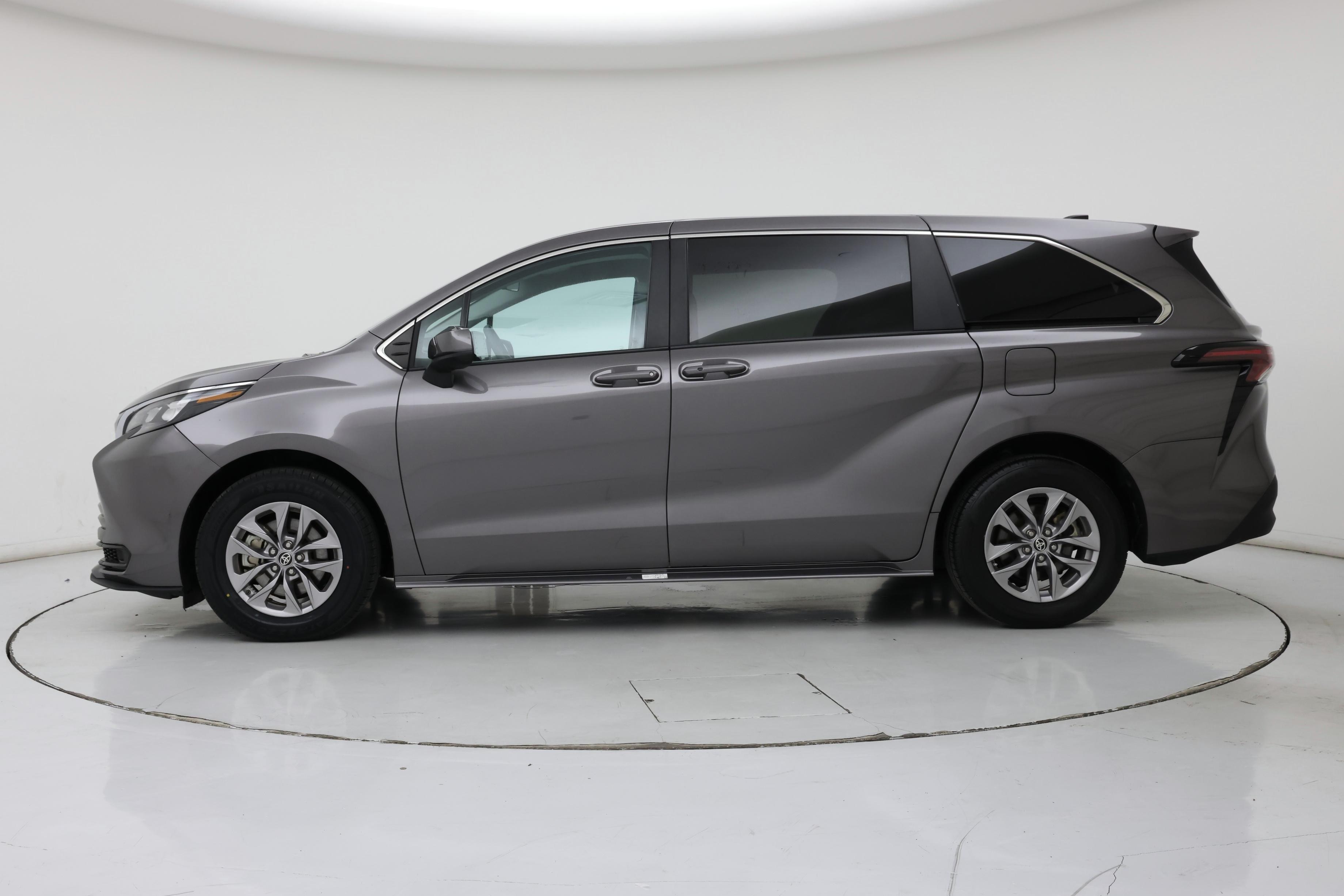 Thumbnail: 2024 Toyota Sienna - 3