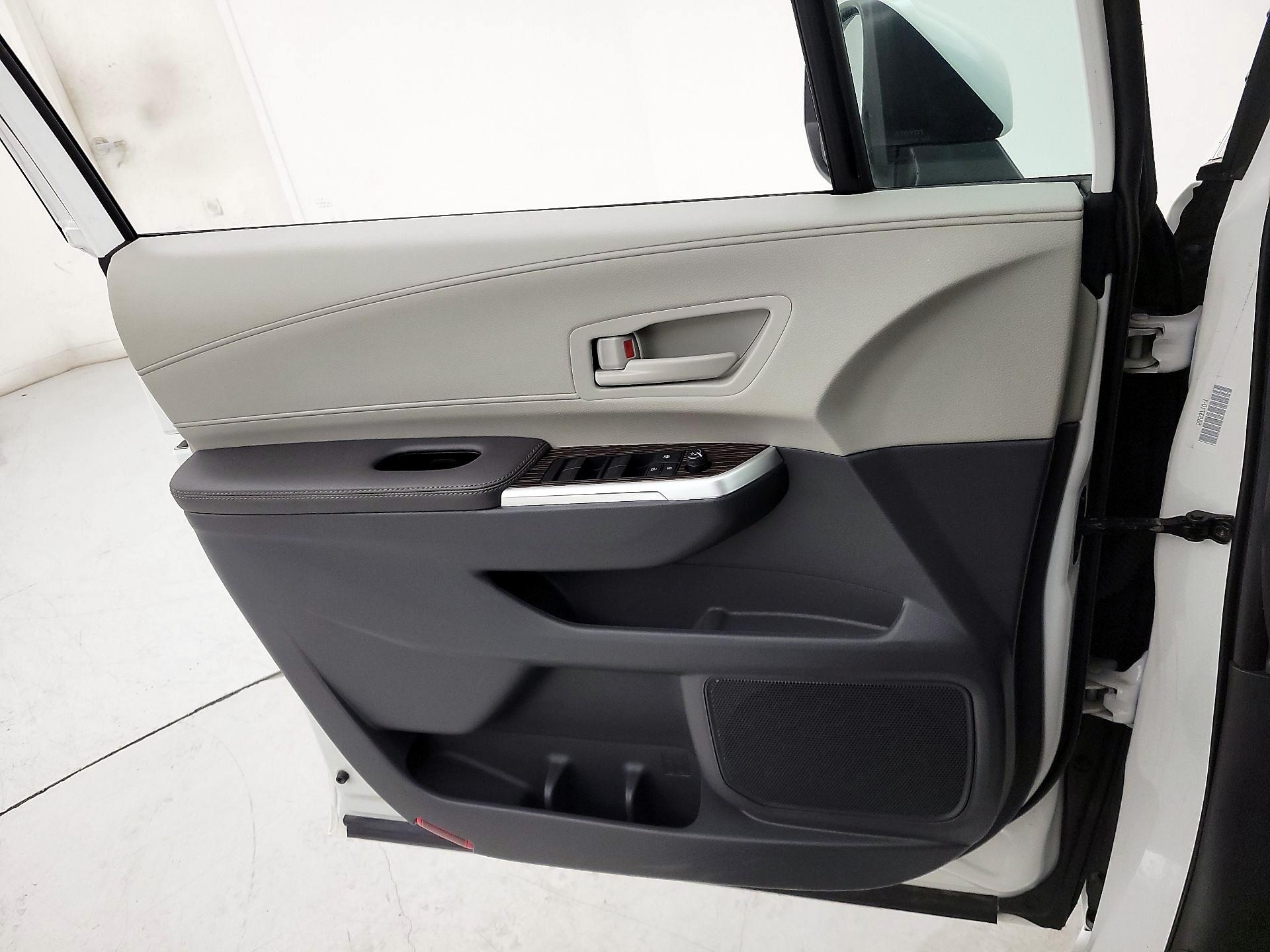 Thumbnail: 2024 Toyota Sienna - 12