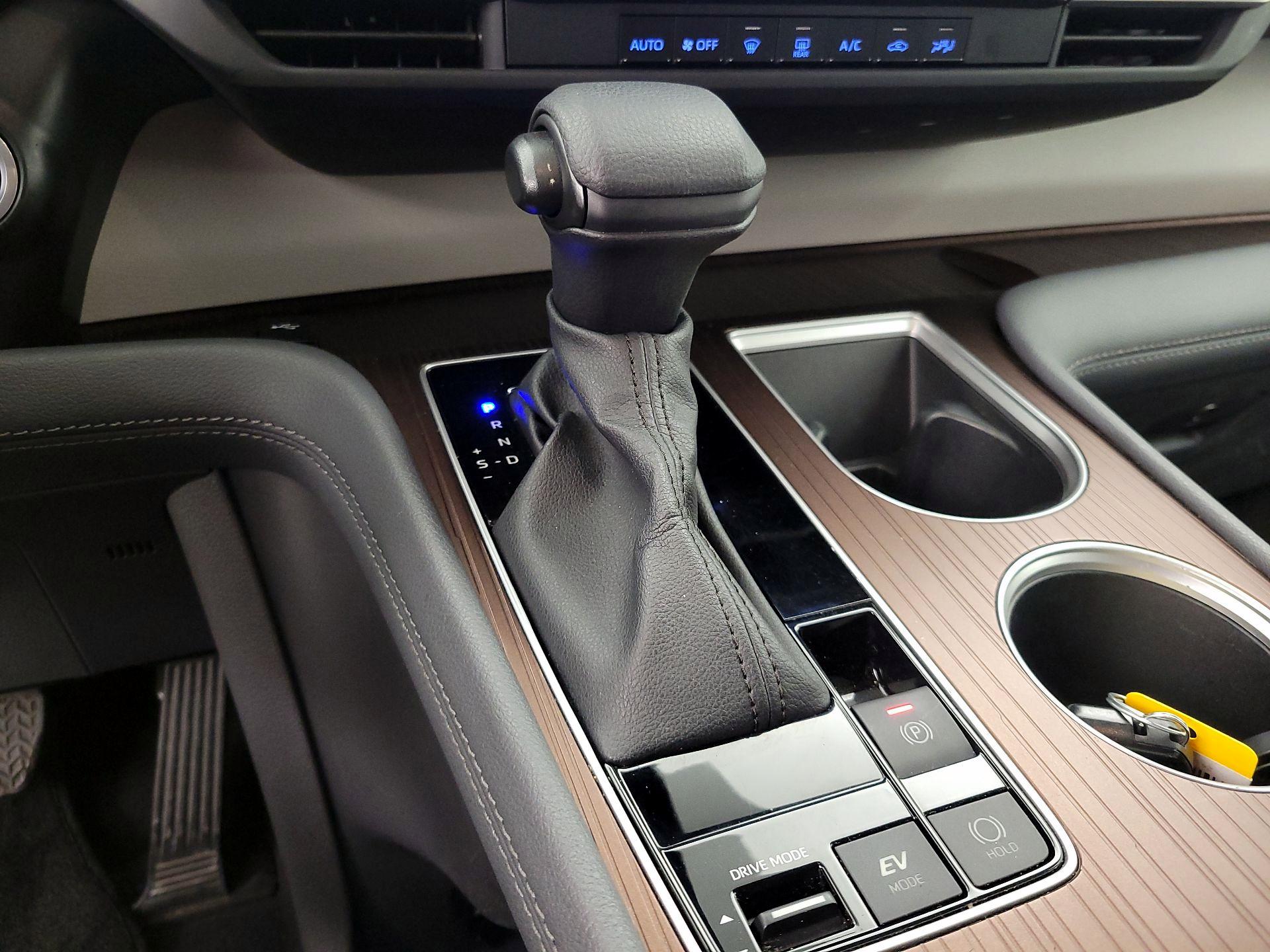 Thumbnail: 2024 Toyota Sienna - 17