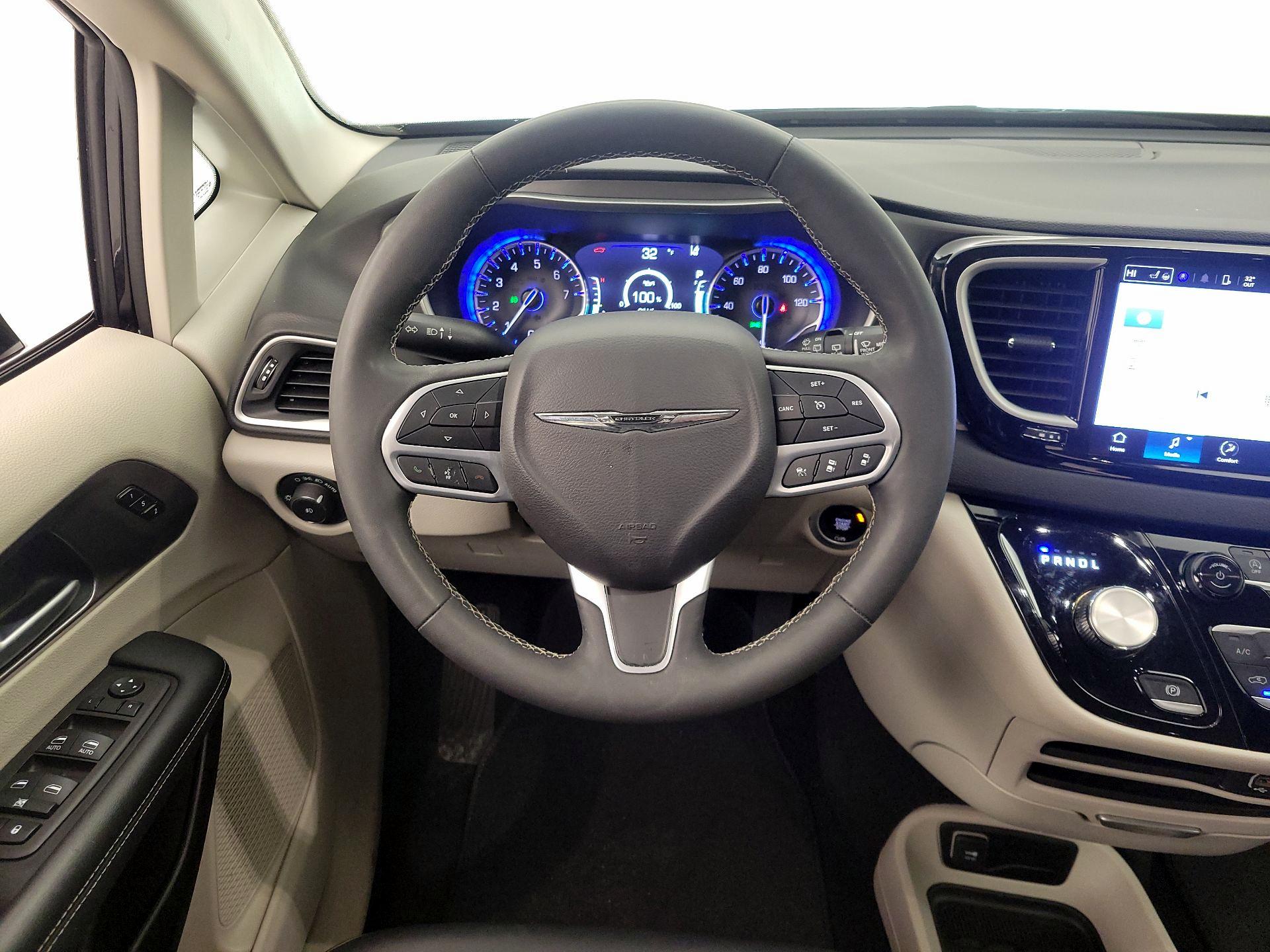 Thumbnail: 2024 Chrysler Pacifica - 10