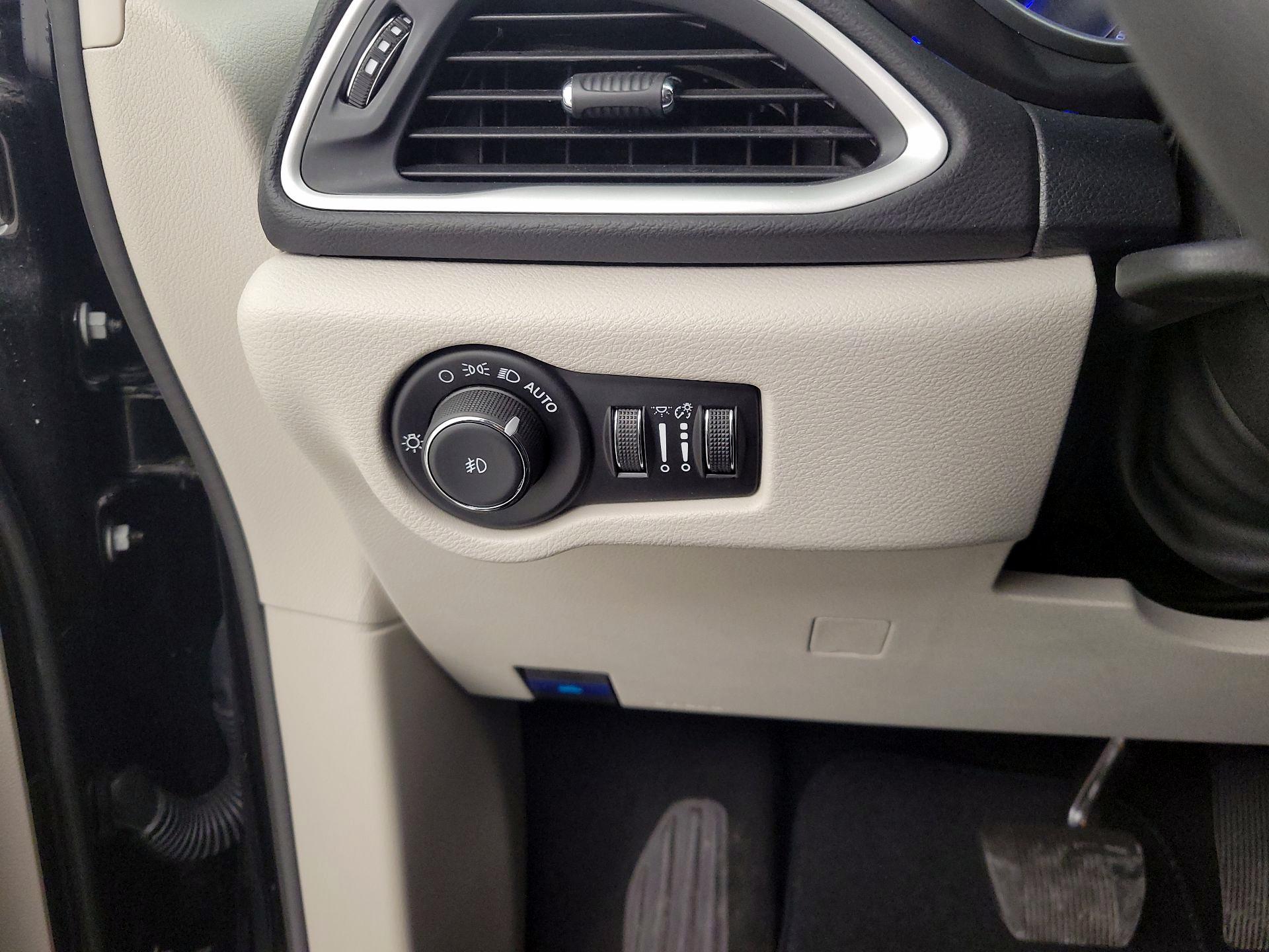 Thumbnail: 2024 Chrysler Pacifica - 13