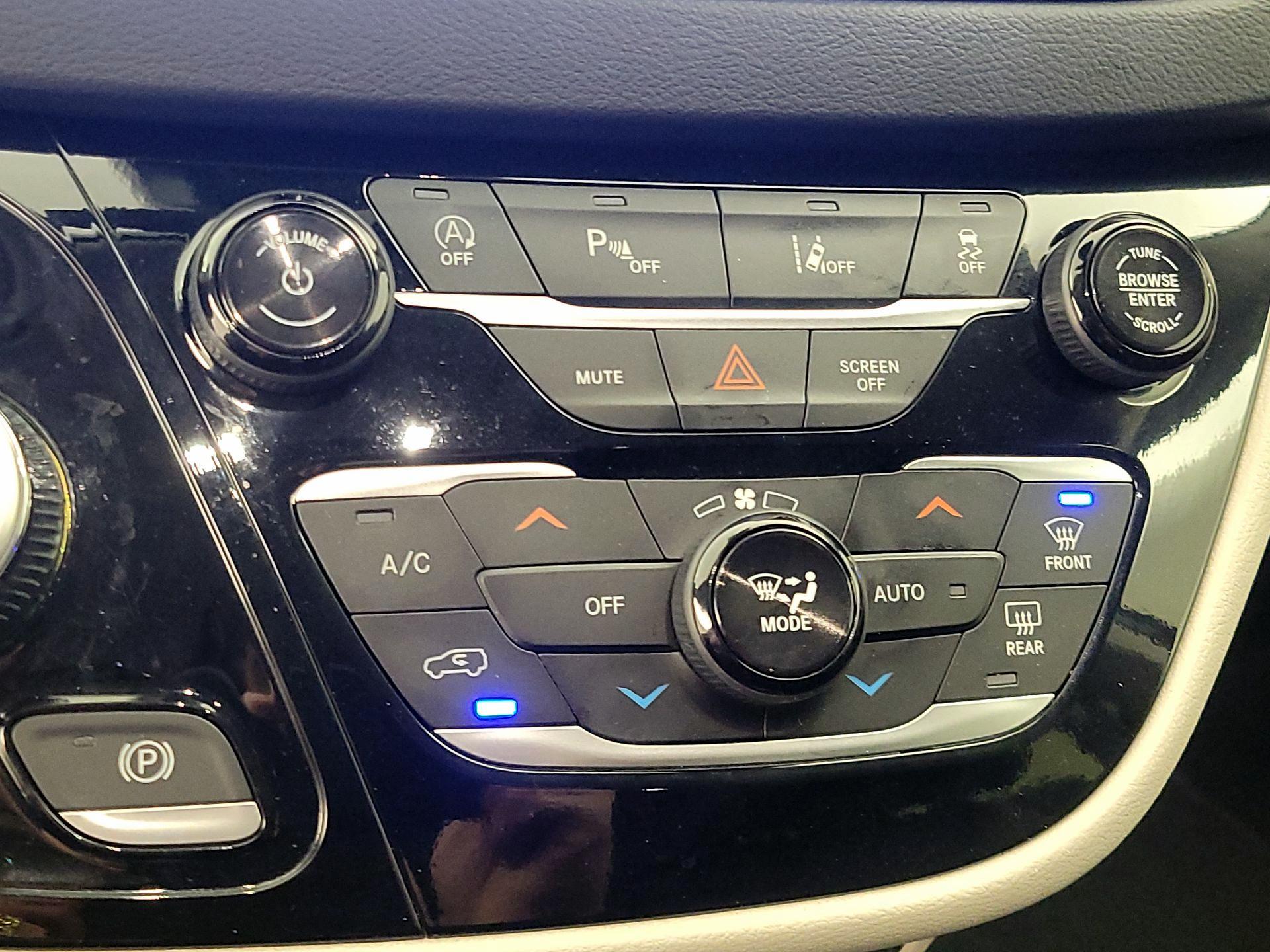 Thumbnail: 2024 Chrysler Pacifica - 16