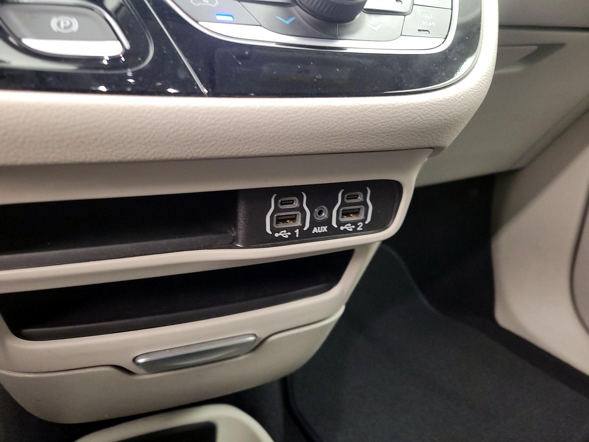 Thumbnail: 2024 Chrysler Pacifica - 18