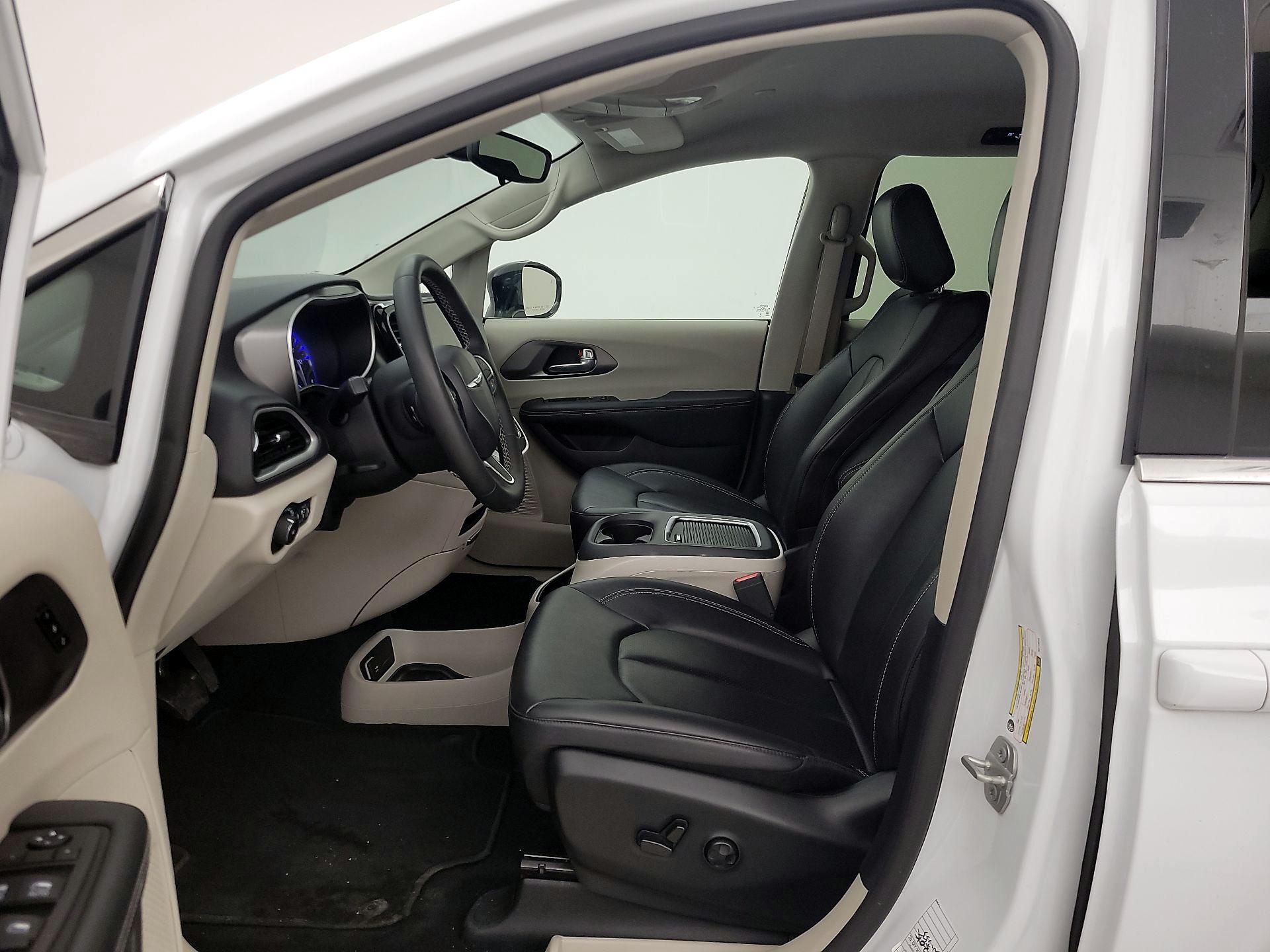 Thumbnail: 2024 Chrysler Pacifica - 11