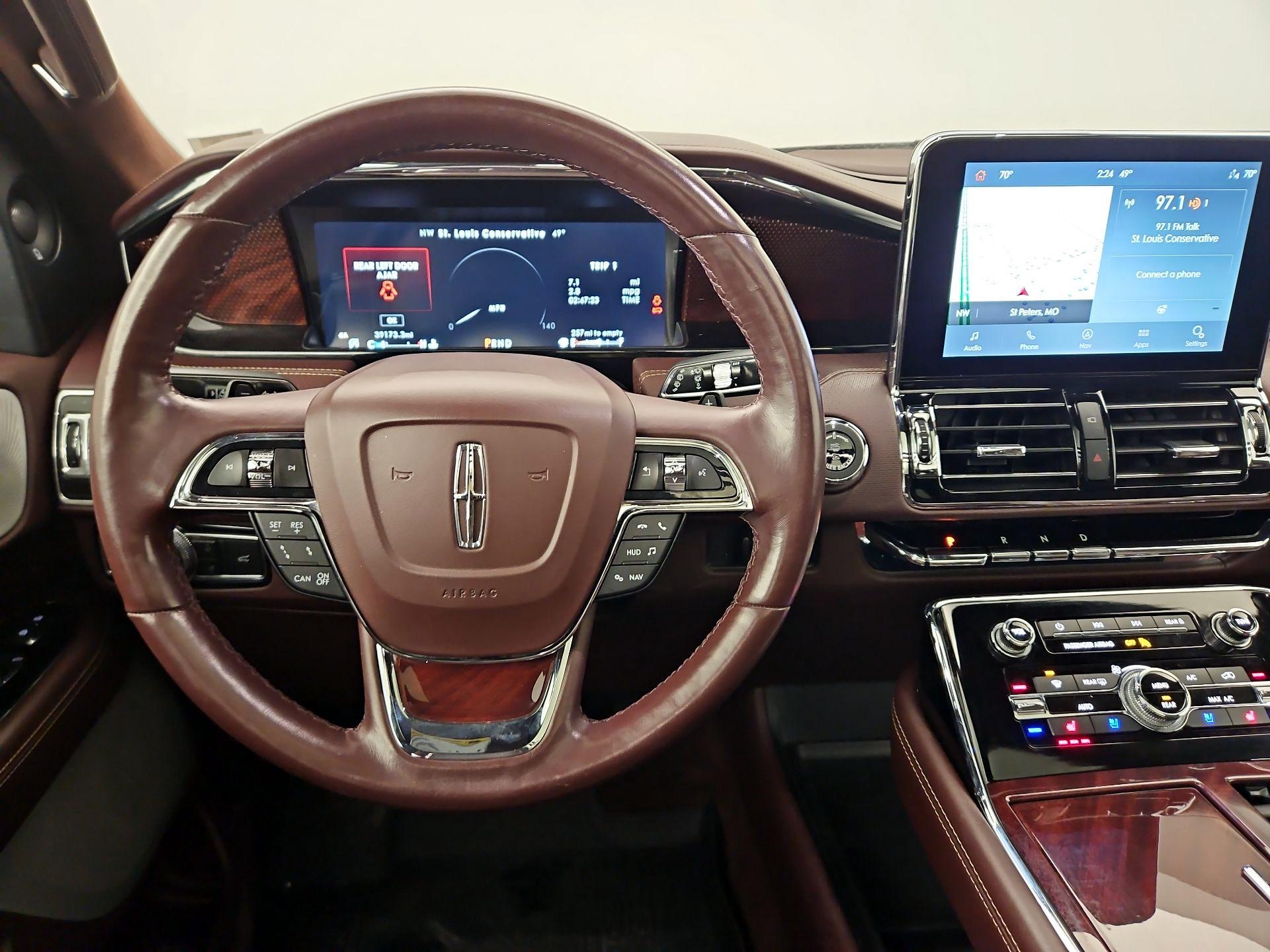 Thumbnail: 2021 Lincoln Navigator L - 10